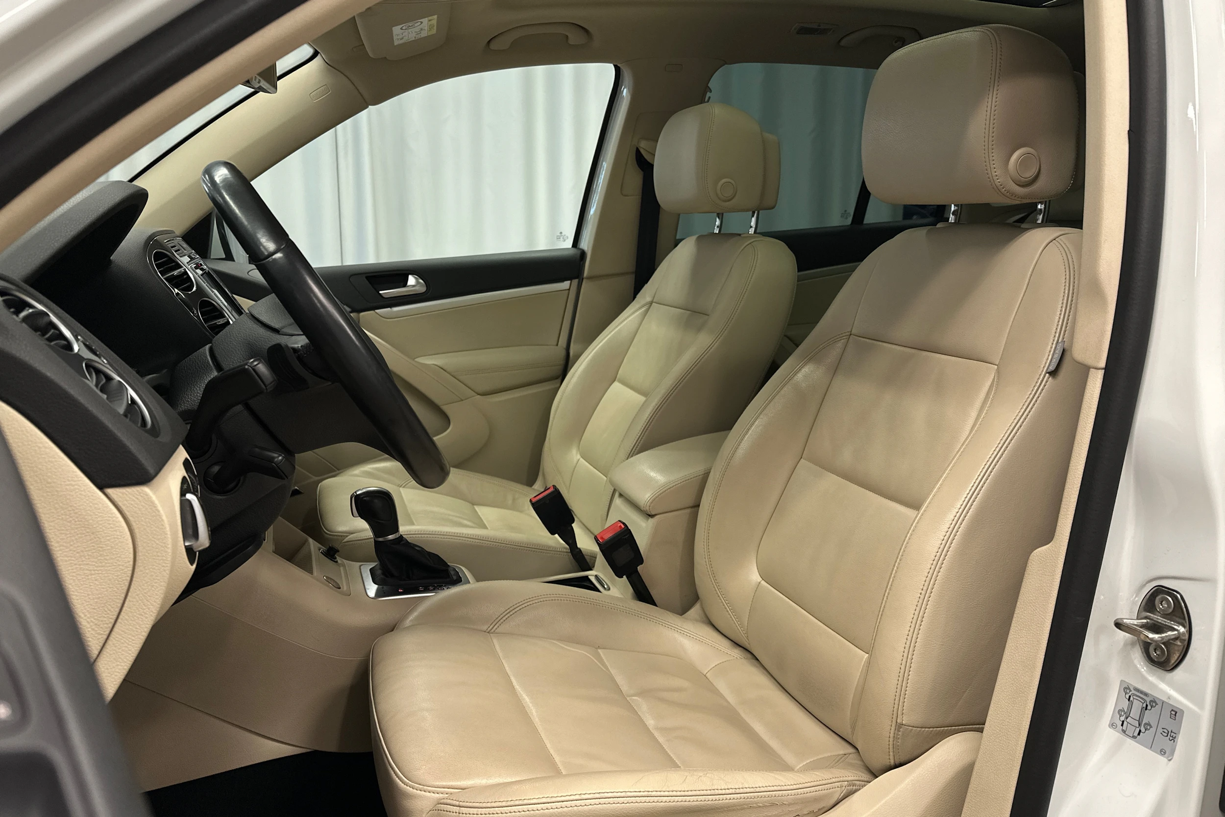 valkoinen Volkswagen Tiguan 2016 kuva 12.