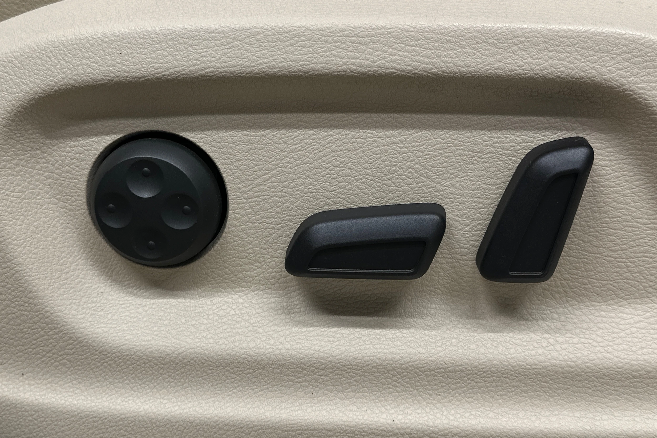 valkoinen Volkswagen Tiguan 2016 kuva 13.