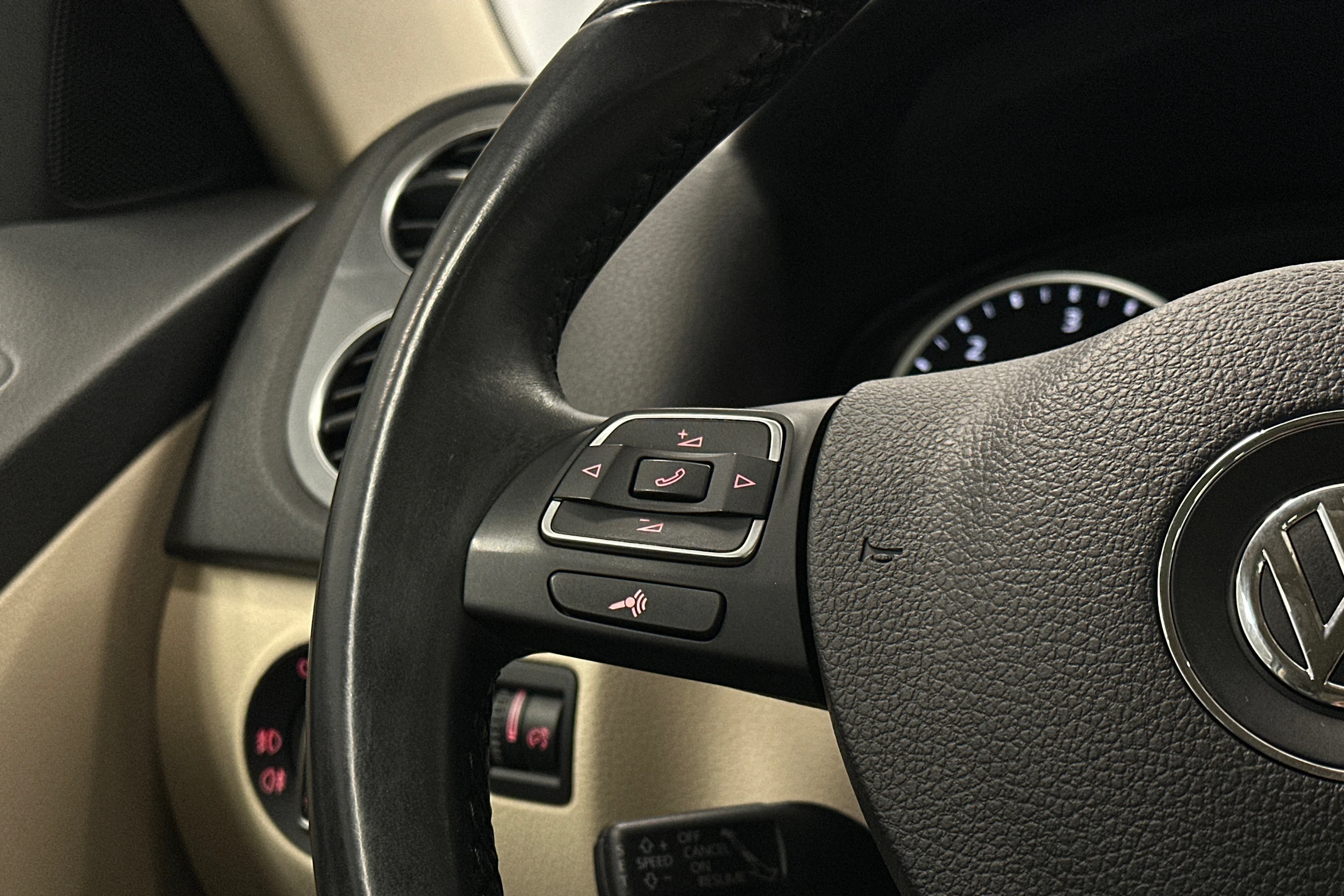 valkoinen Volkswagen Tiguan 2016 kuva 15.
