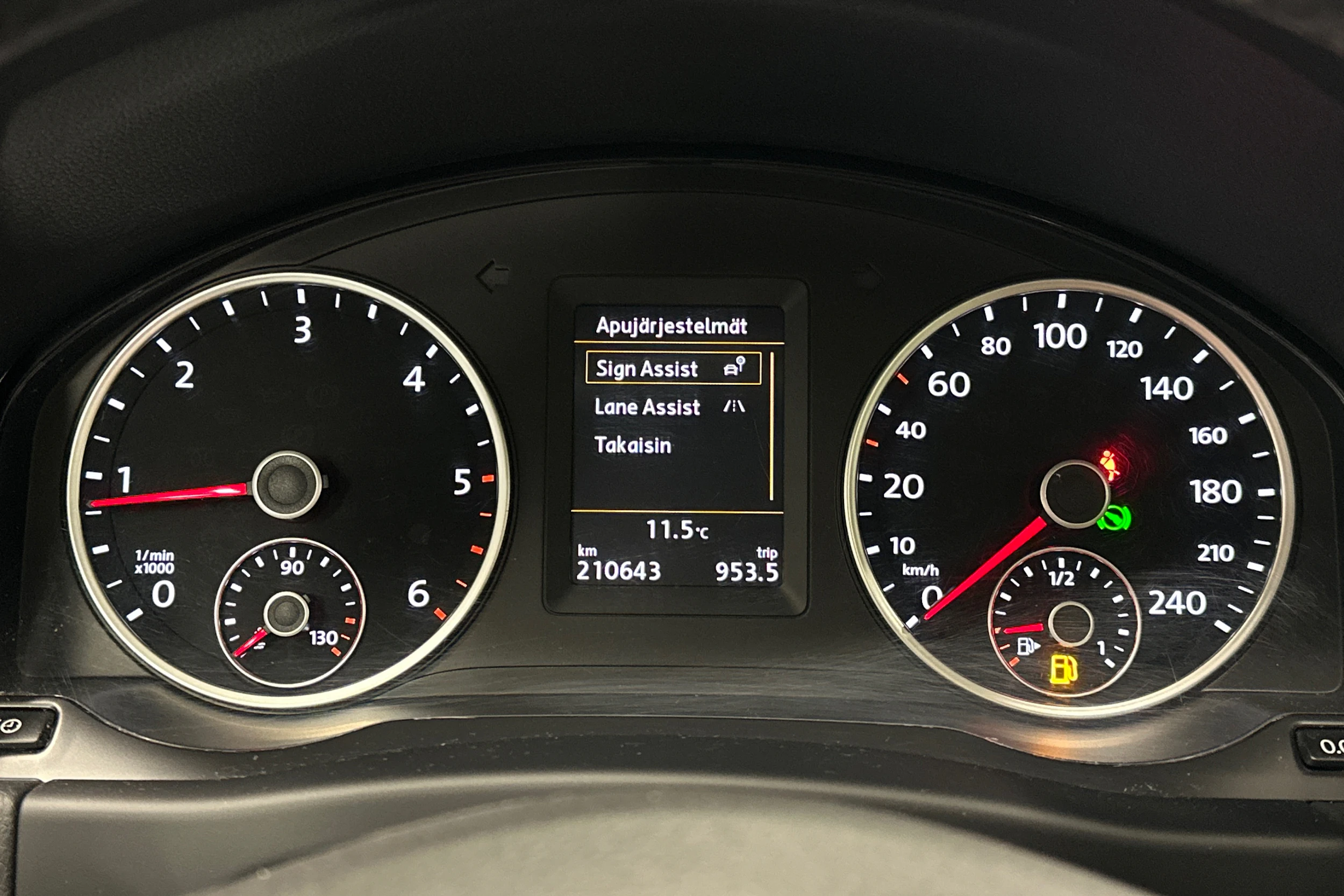 valkoinen Volkswagen Tiguan 2016 kuva 18.