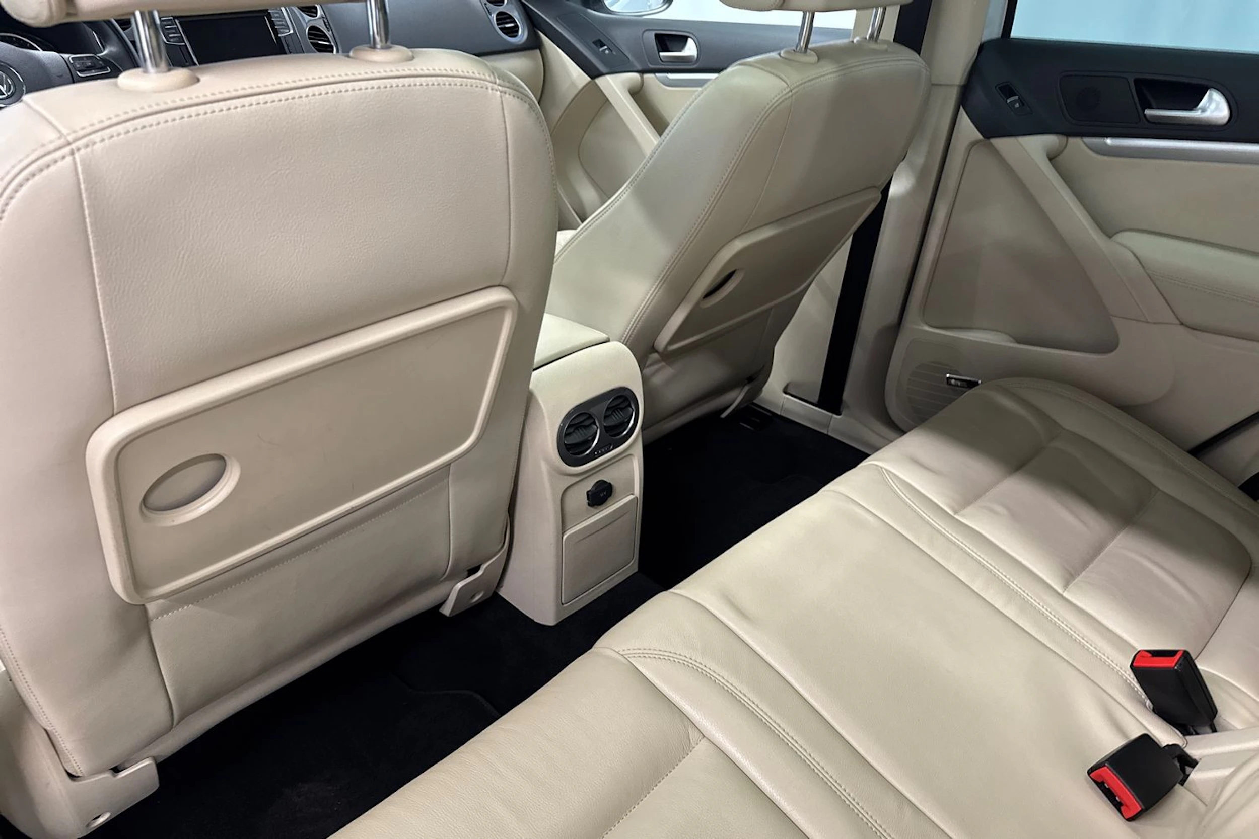 valkoinen Volkswagen Tiguan 2016 kuva 33.