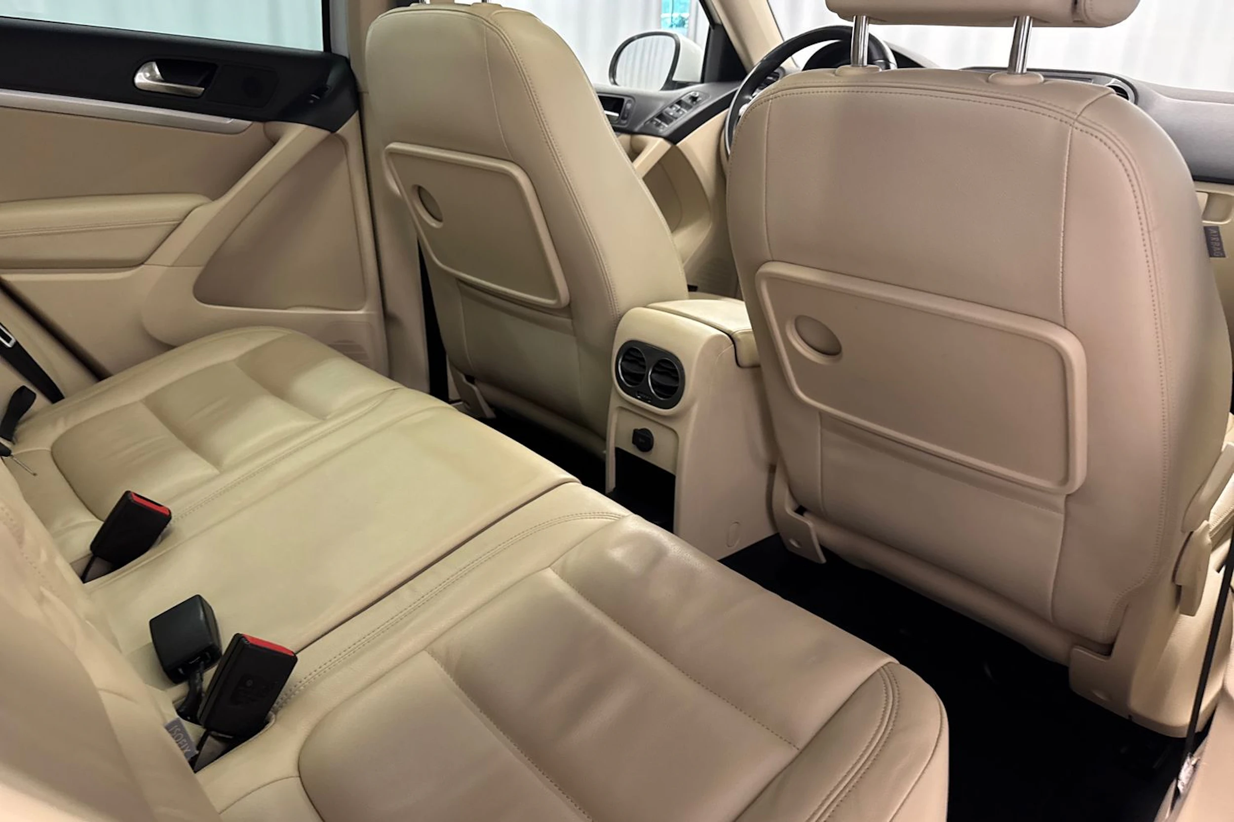 valkoinen Volkswagen Tiguan 2016 kuva 36.