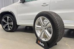valkoinen Volkswagen Tiguan 2016 kuva 38.