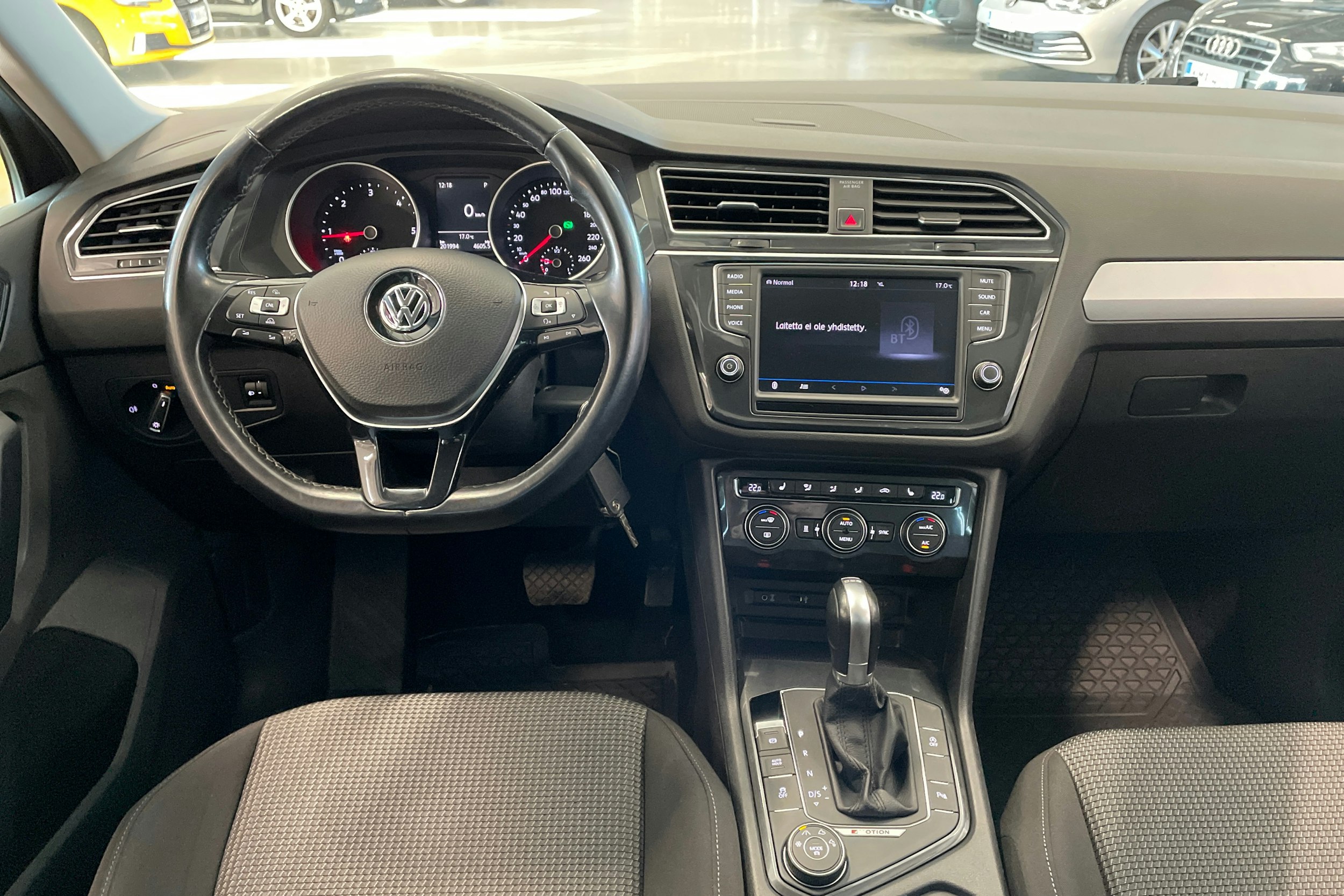 harmaa Volkswagen Tiguan 2016 kuva 7.