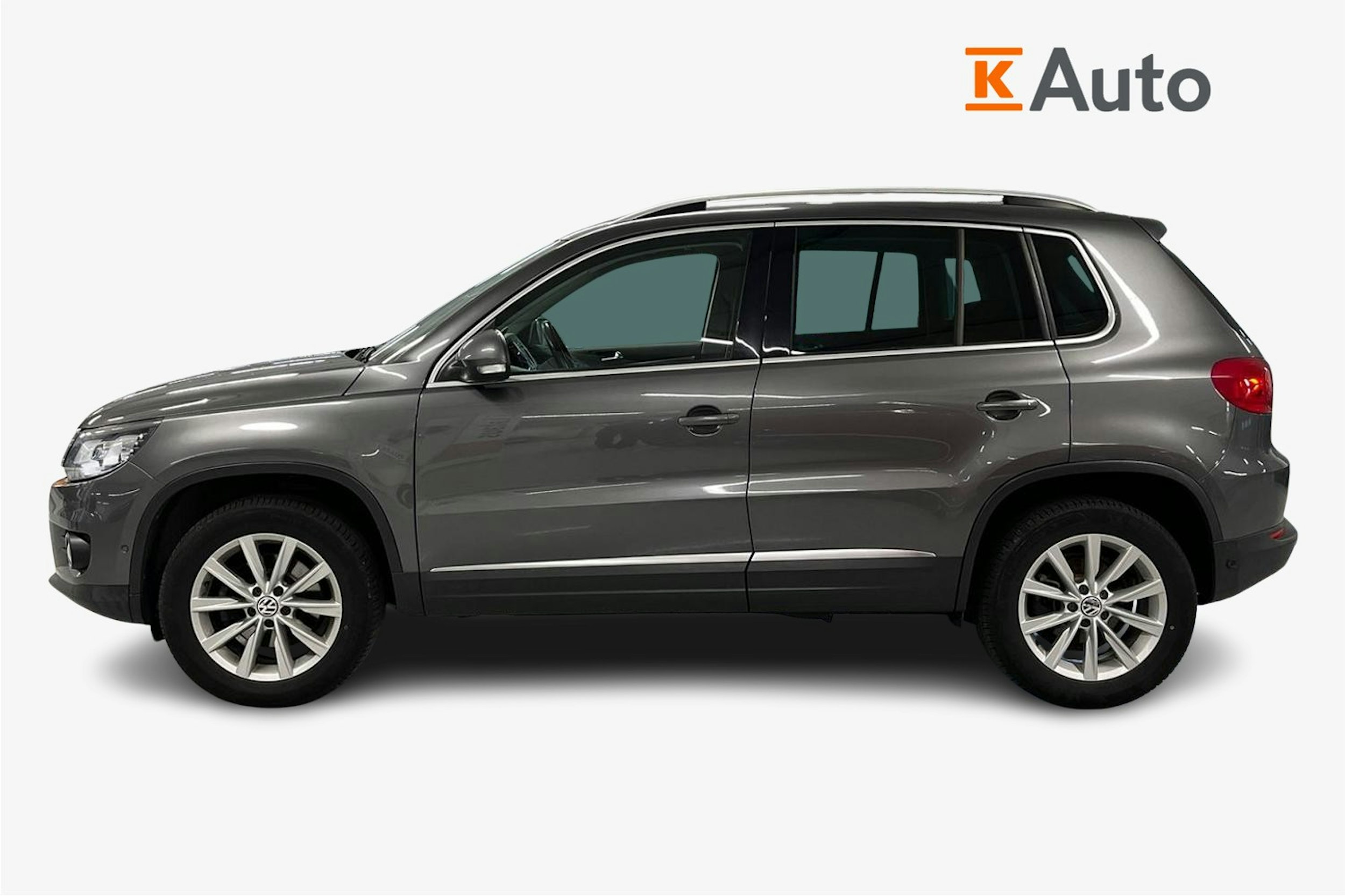 Harmaa Volkswagen Tiguan 2016 kuva 6.
