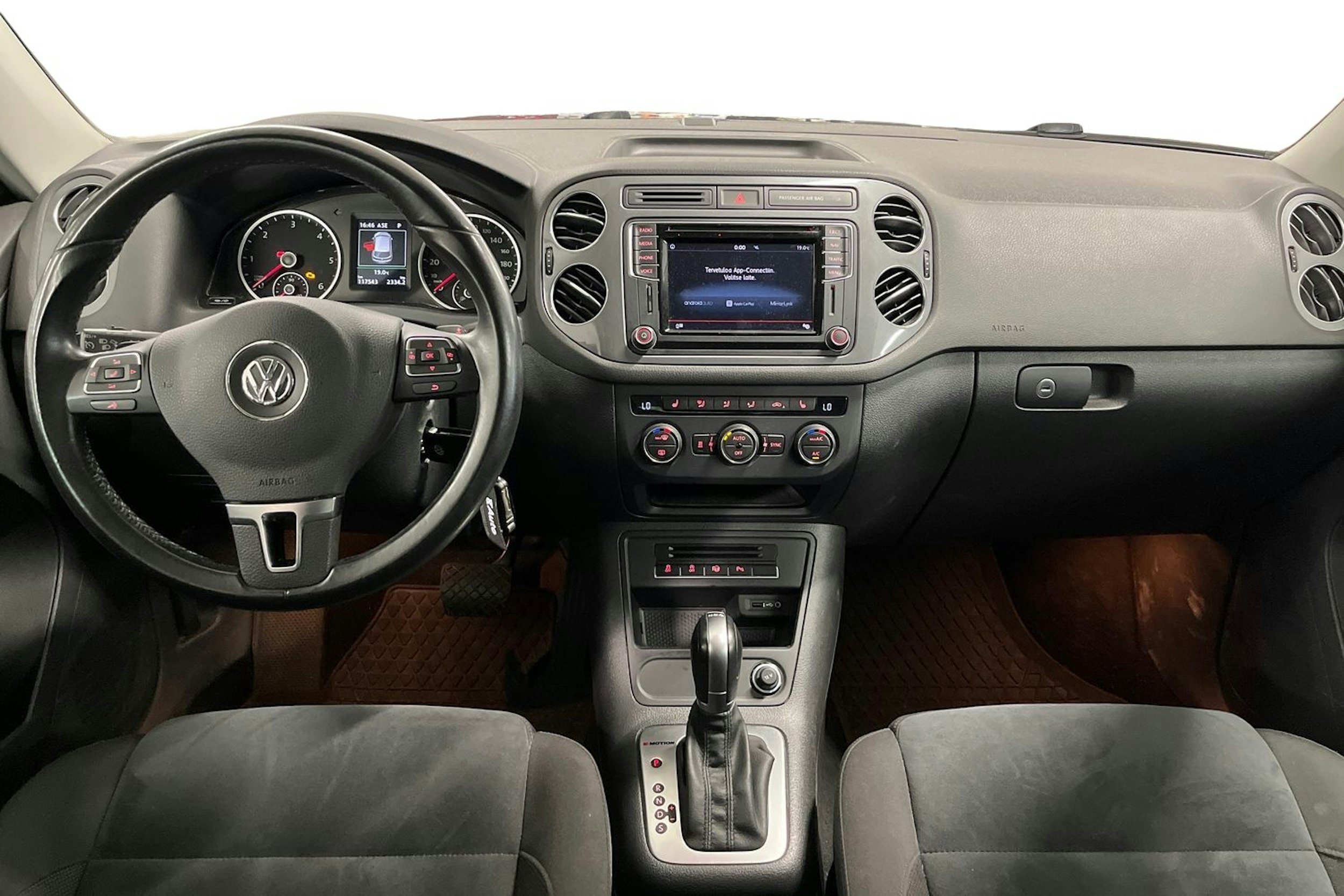 Harmaa Volkswagen Tiguan 2016 kuva 9.