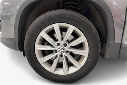 Harmaa Volkswagen Tiguan 2016 kuva 11.