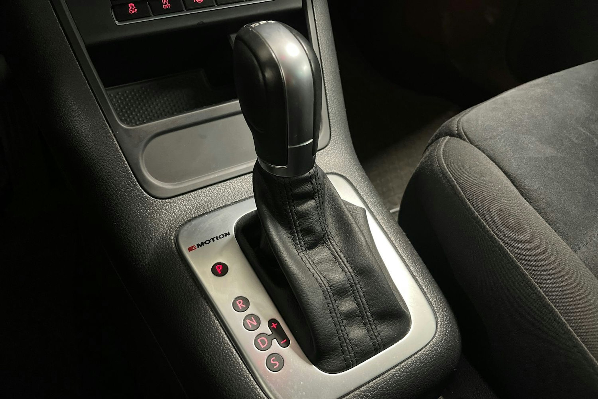 Harmaa Volkswagen Tiguan 2016 kuva 25.