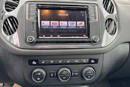 Harmaa Volkswagen Tiguan 2016 kuva 5.