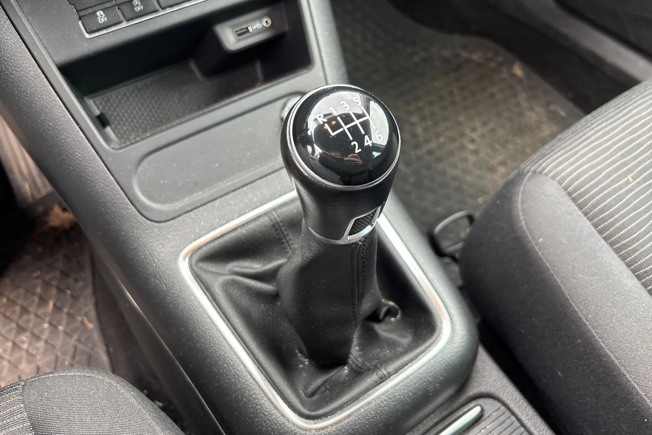 Harmaa Volkswagen Tiguan 2016 kuva 6.