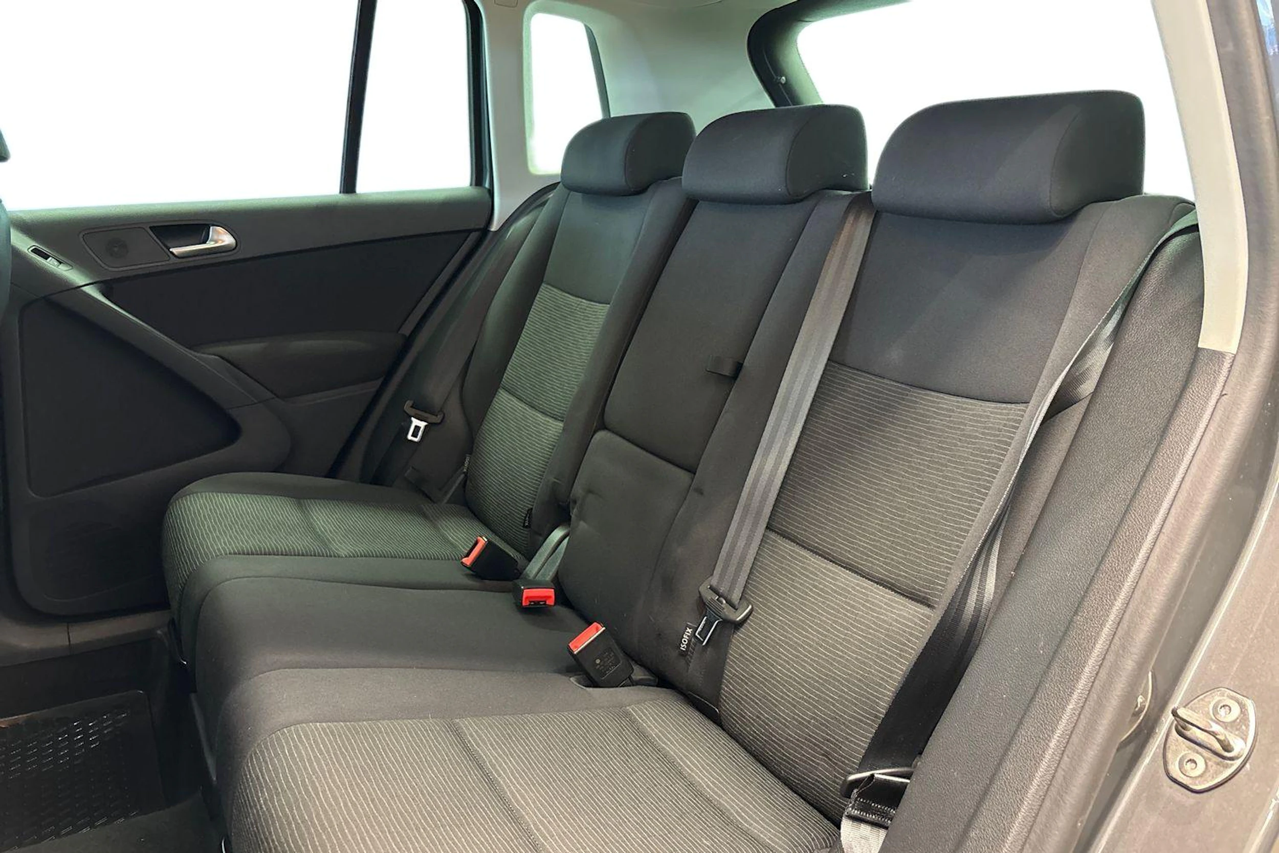 Harmaa Volkswagen Tiguan 2016 kuva 11.