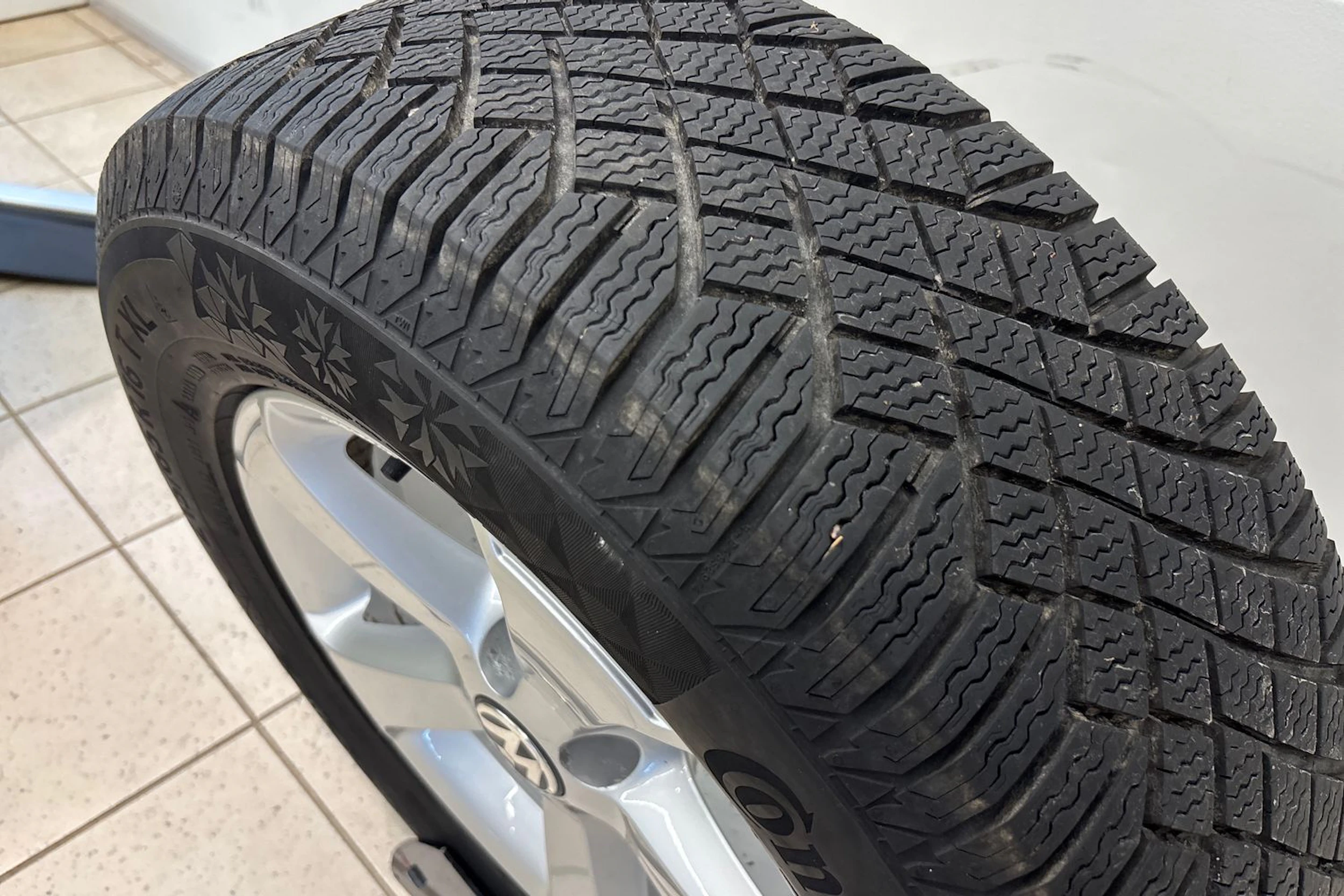 Harmaa Volkswagen Tiguan 2016 kuva 16.