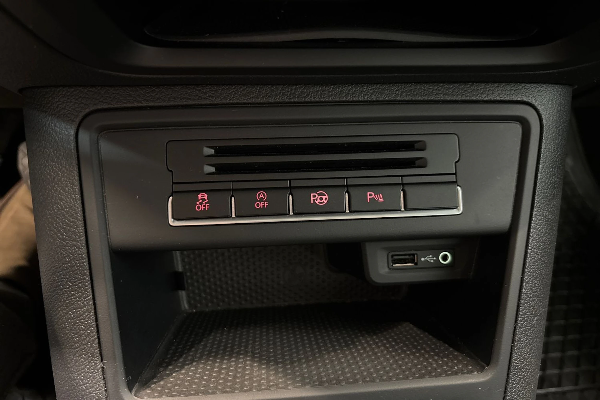 Harmaa Volkswagen Tiguan 2016 kuva 25.