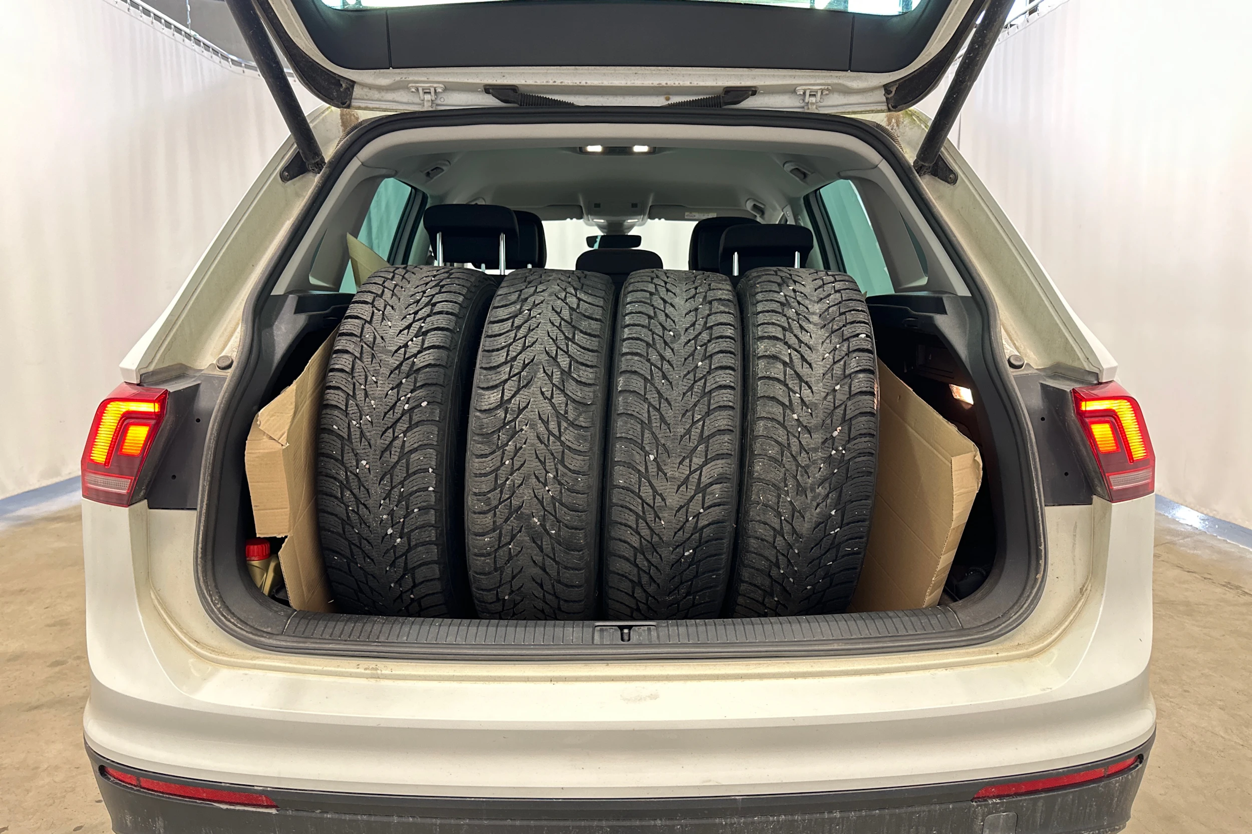 valkoinen Volkswagen Tiguan 2016 kuva 4.