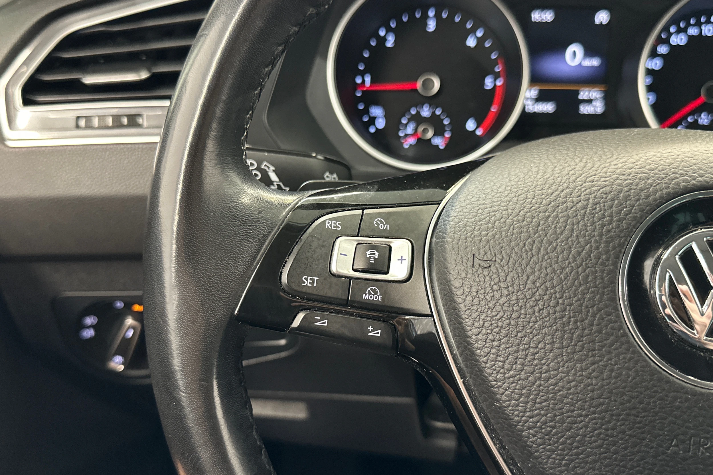valkoinen Volkswagen Tiguan 2016 kuva 13.
