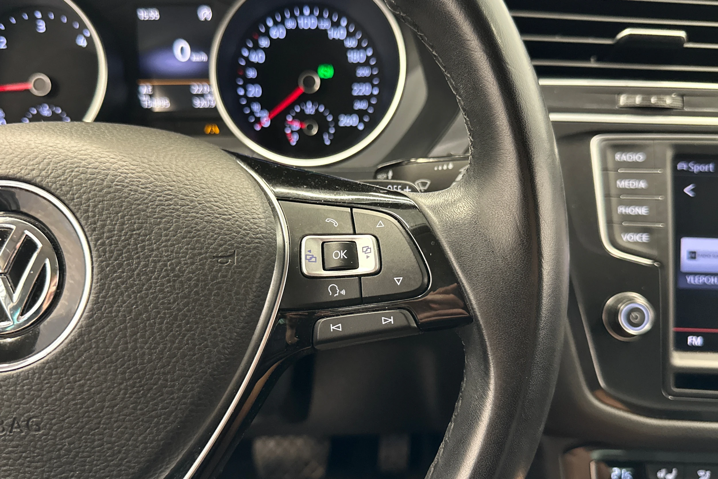 valkoinen Volkswagen Tiguan 2016 kuva 14.