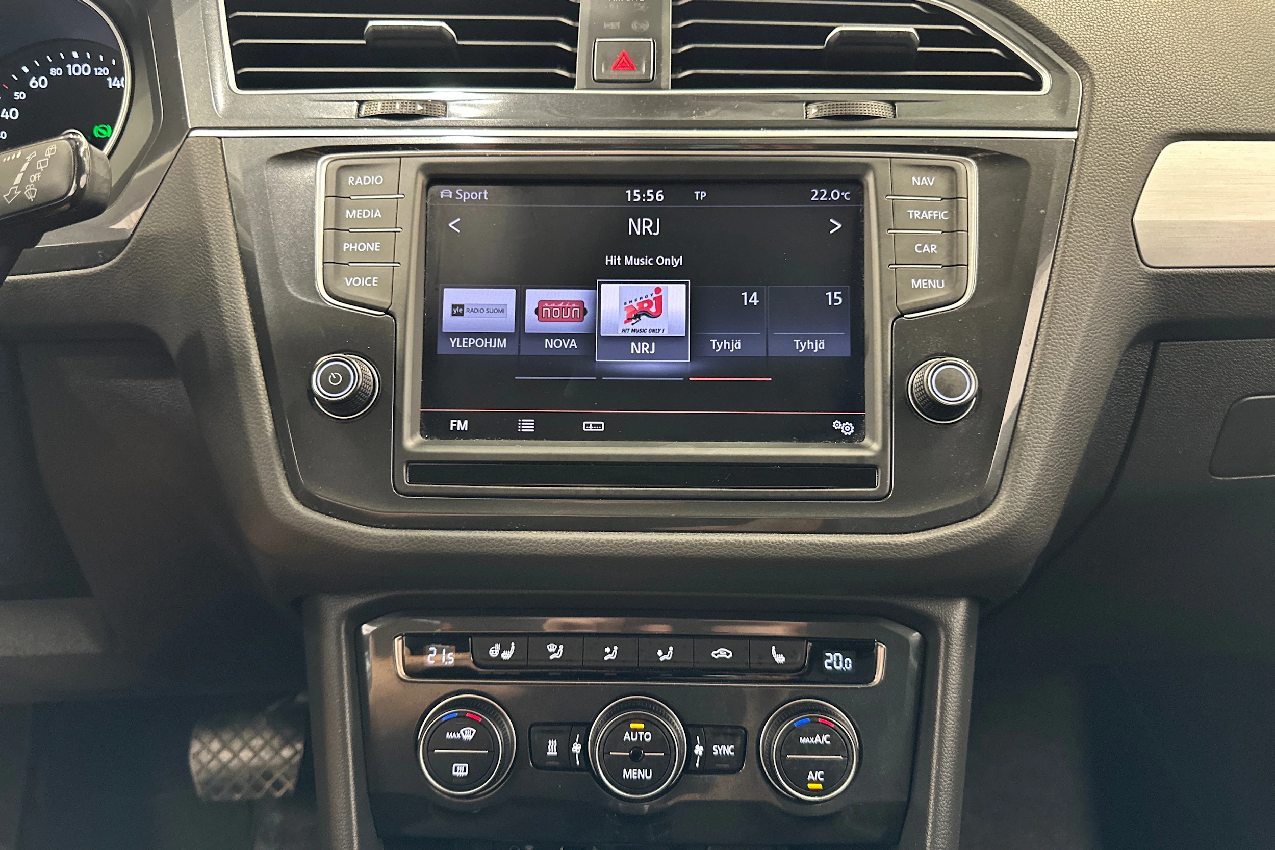 valkoinen Volkswagen Tiguan 2016 kuva 16.