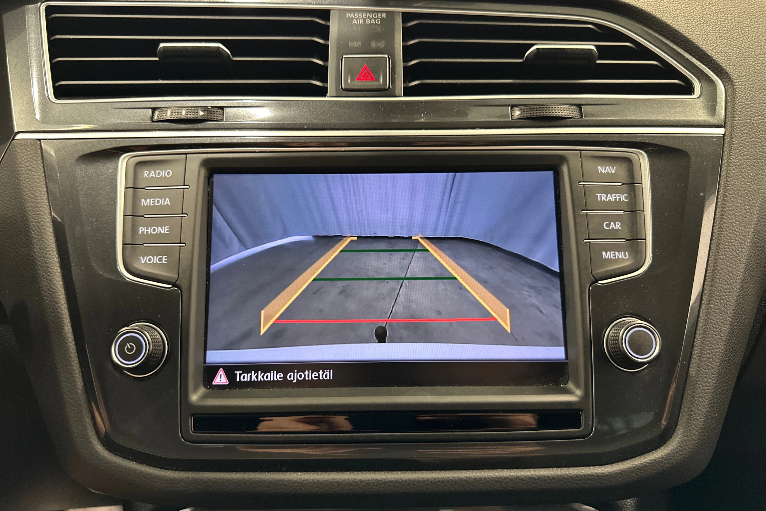 valkoinen Volkswagen Tiguan 2016 kuva 18.