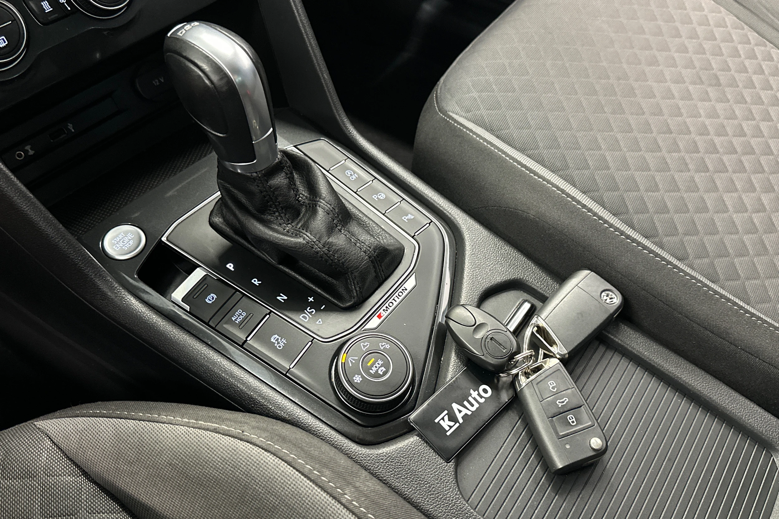 valkoinen Volkswagen Tiguan 2016 kuva 19.