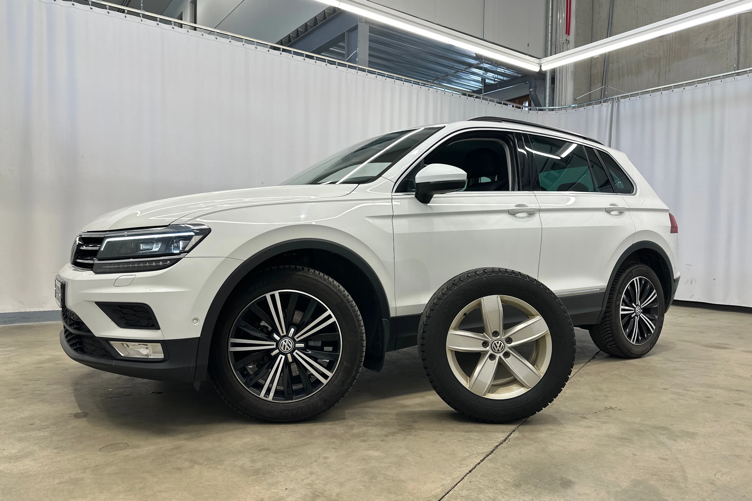 valkoinen Volkswagen Tiguan 2016 kuva 27.