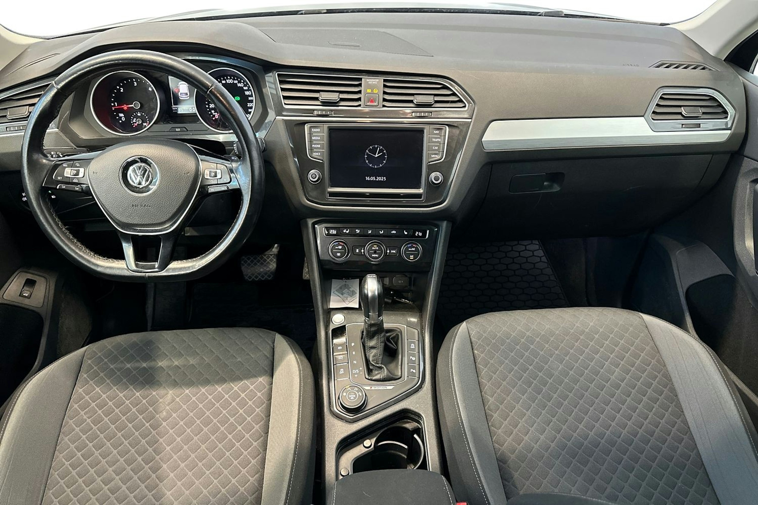 musta Volkswagen Tiguan 2016 kuva 9.