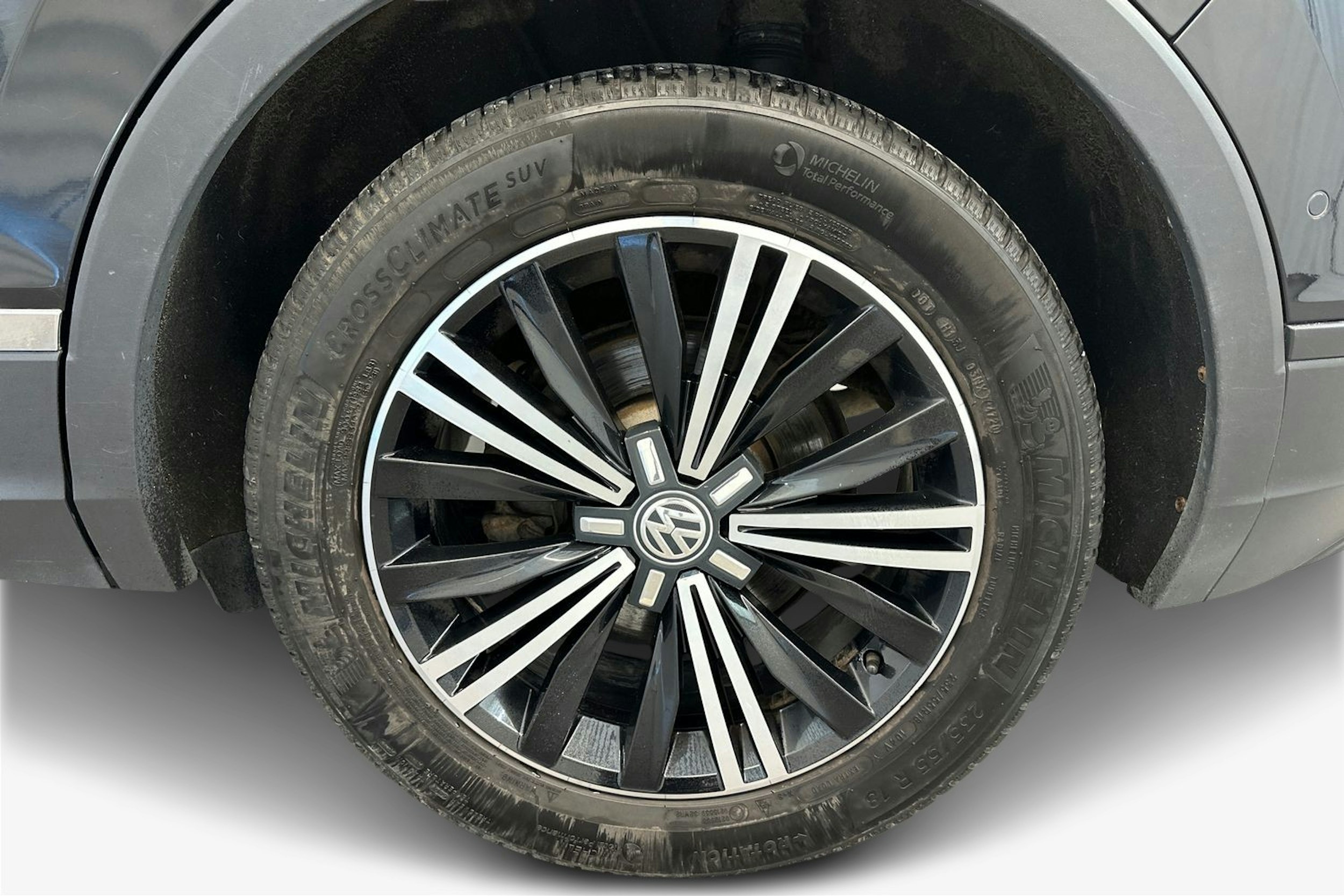 musta Volkswagen Tiguan 2016 kuva 11.