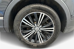 musta Volkswagen Tiguan 2016 kuva 11.