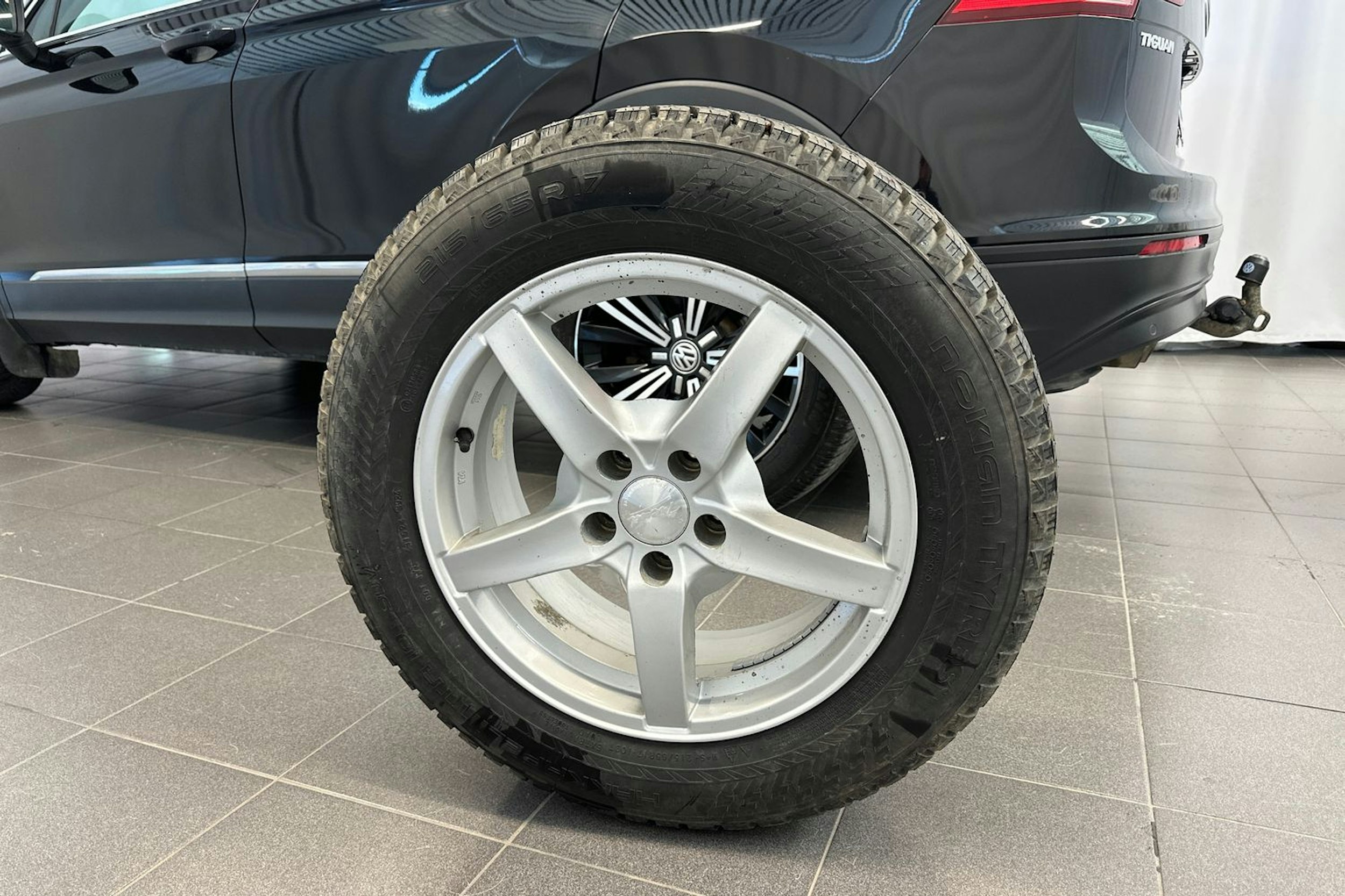musta Volkswagen Tiguan 2016 kuva 13.