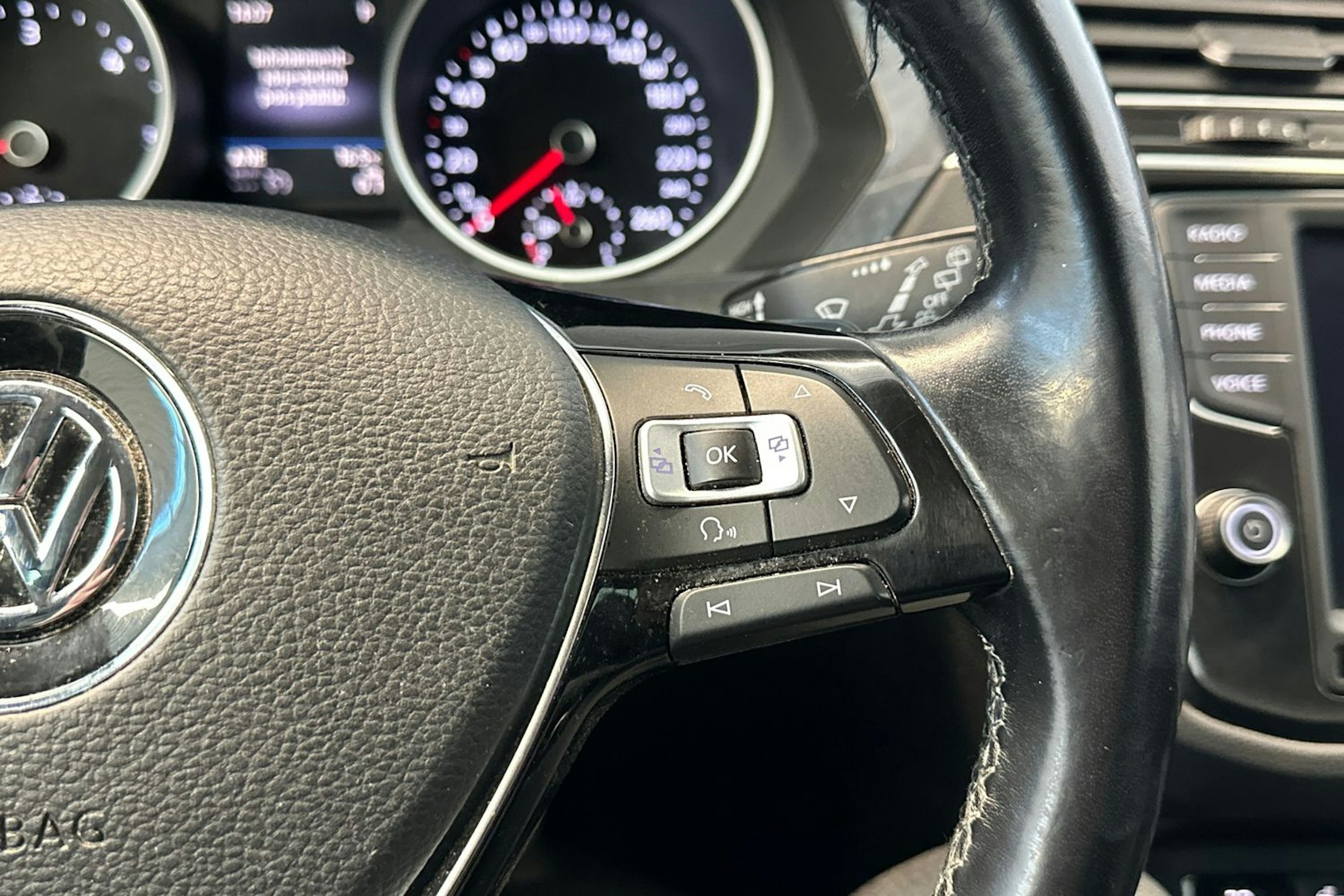 musta Volkswagen Tiguan 2016 kuva 16.