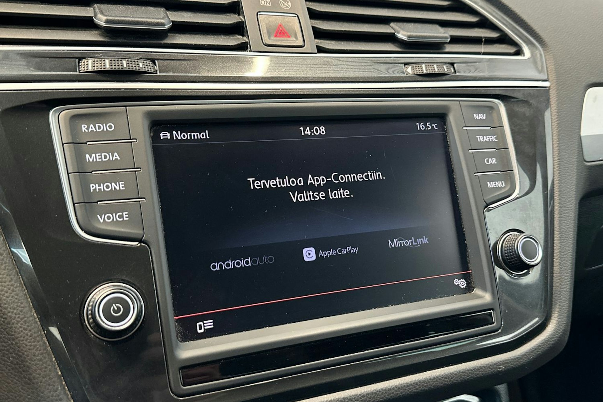 musta Volkswagen Tiguan 2016 kuva 19.