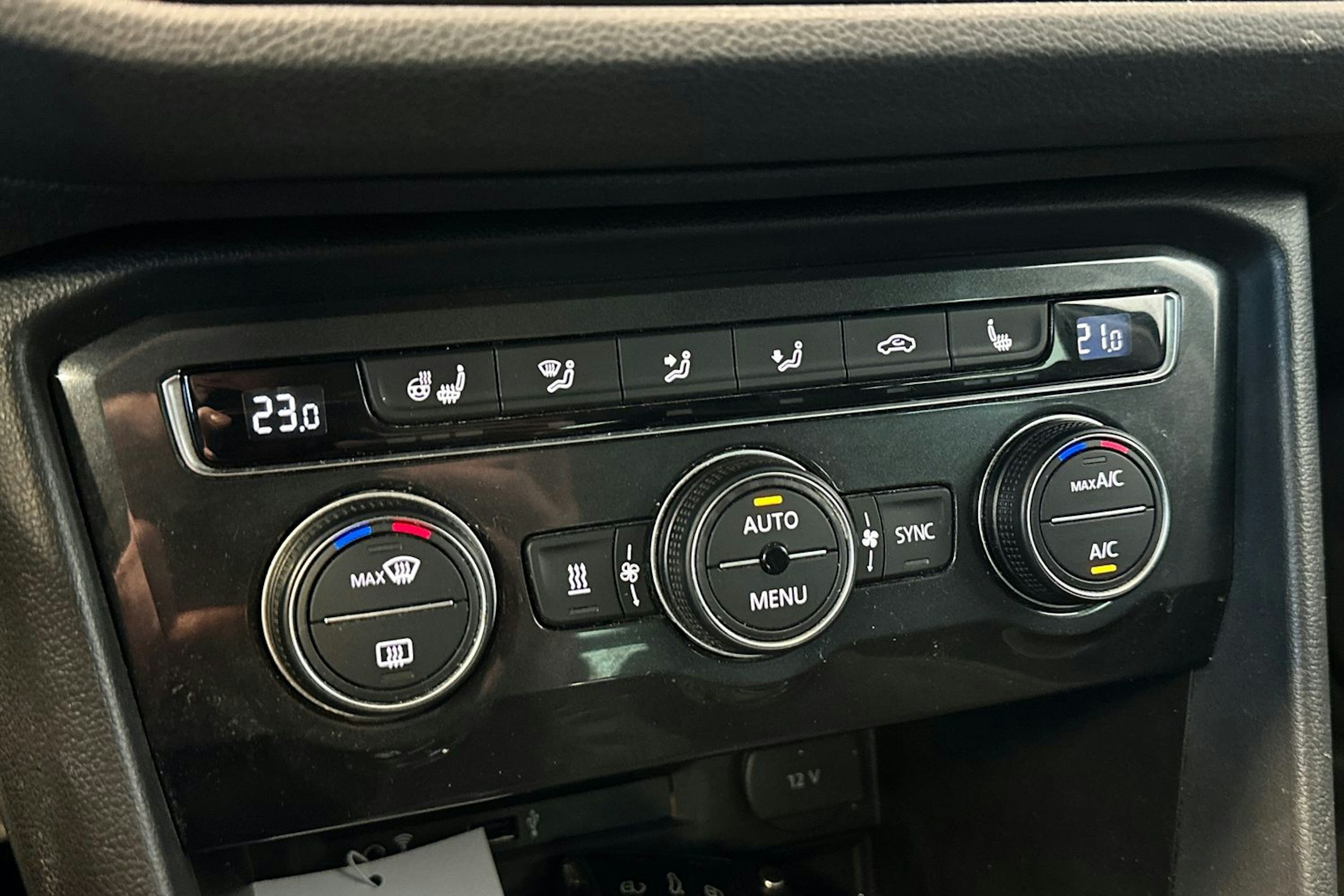 musta Volkswagen Tiguan 2016 kuva 21.