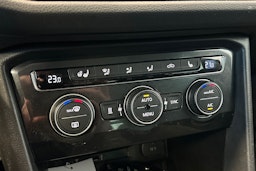 musta Volkswagen Tiguan 2016 kuva 21.