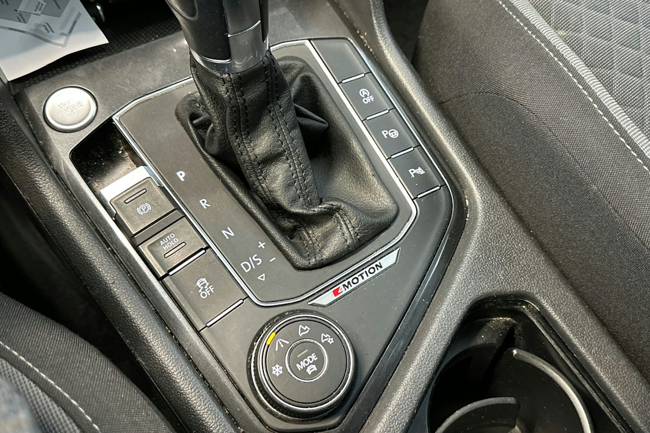 musta Volkswagen Tiguan 2016 kuva 22.