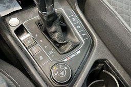 musta Volkswagen Tiguan 2016 kuva 22.