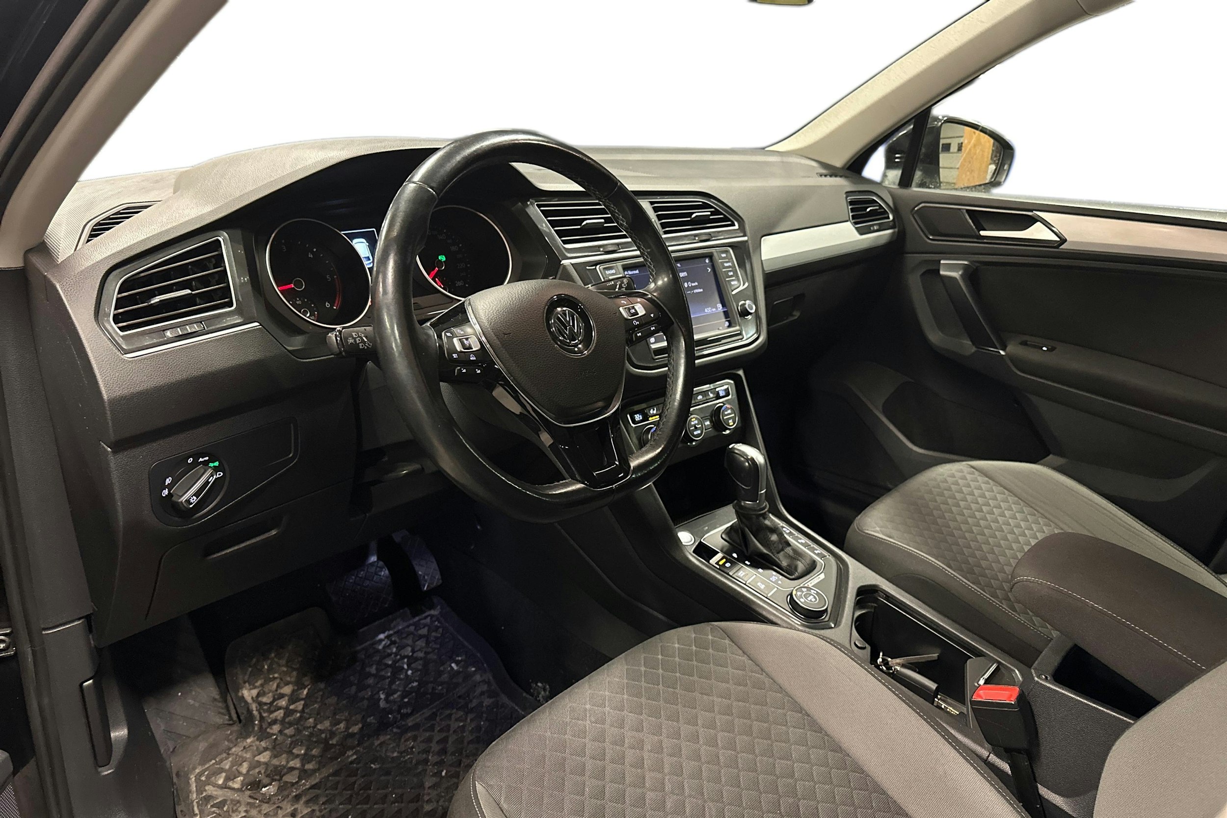 musta Volkswagen Tiguan 2016 kuva 3.