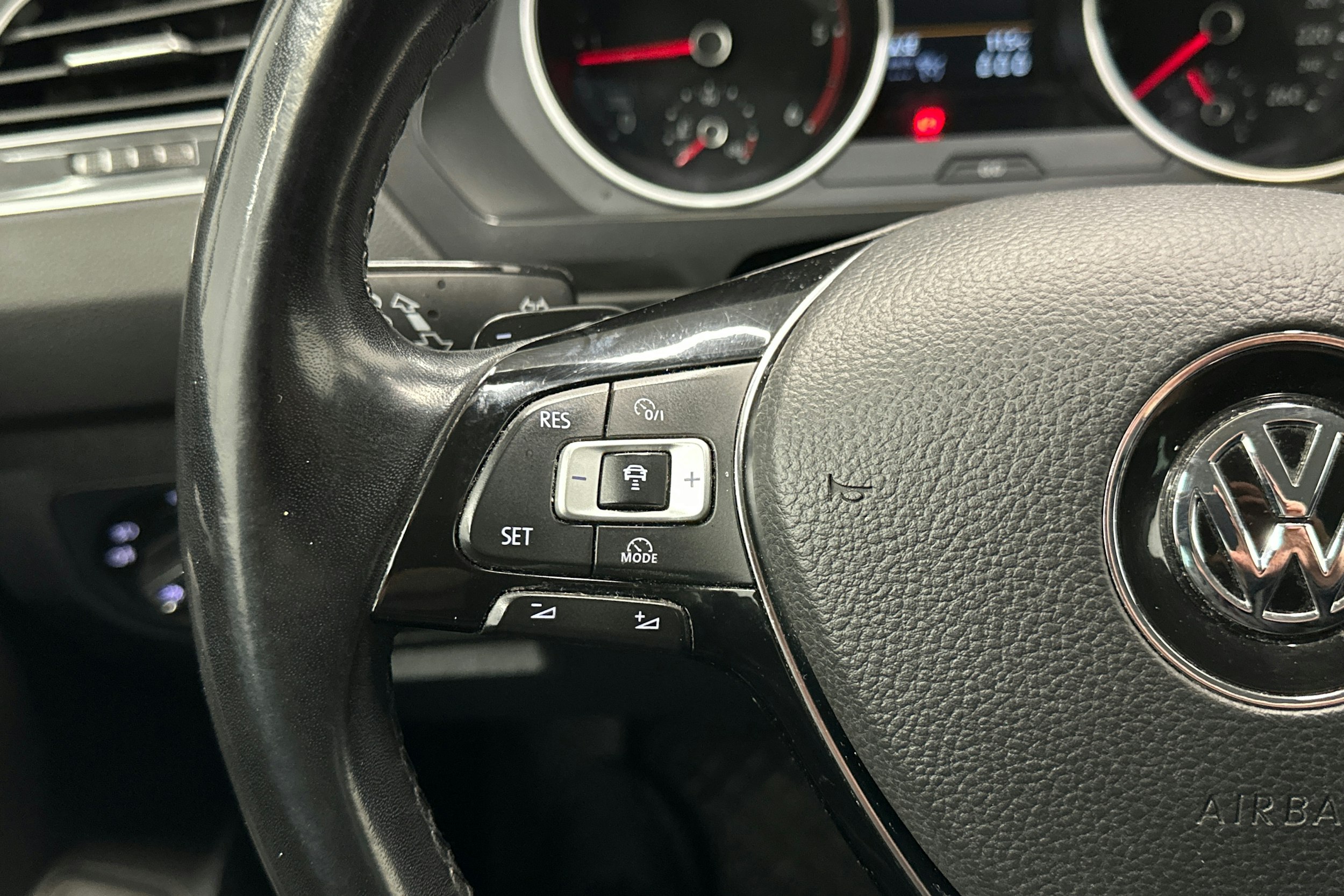 musta Volkswagen Tiguan 2016 kuva 14.