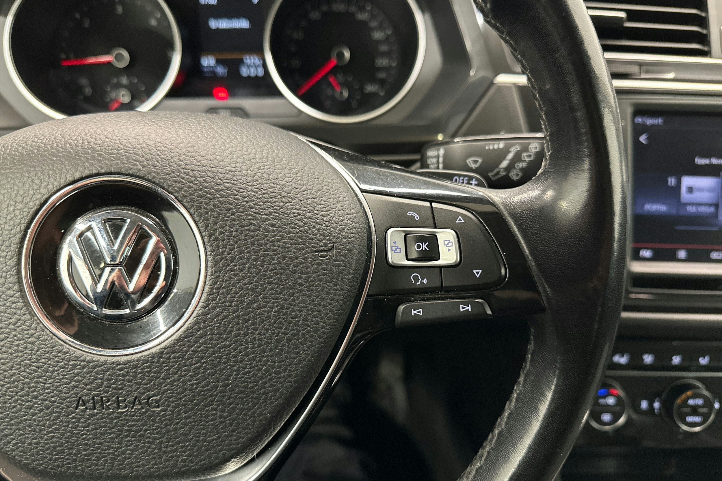 musta Volkswagen Tiguan 2016 kuva 15.