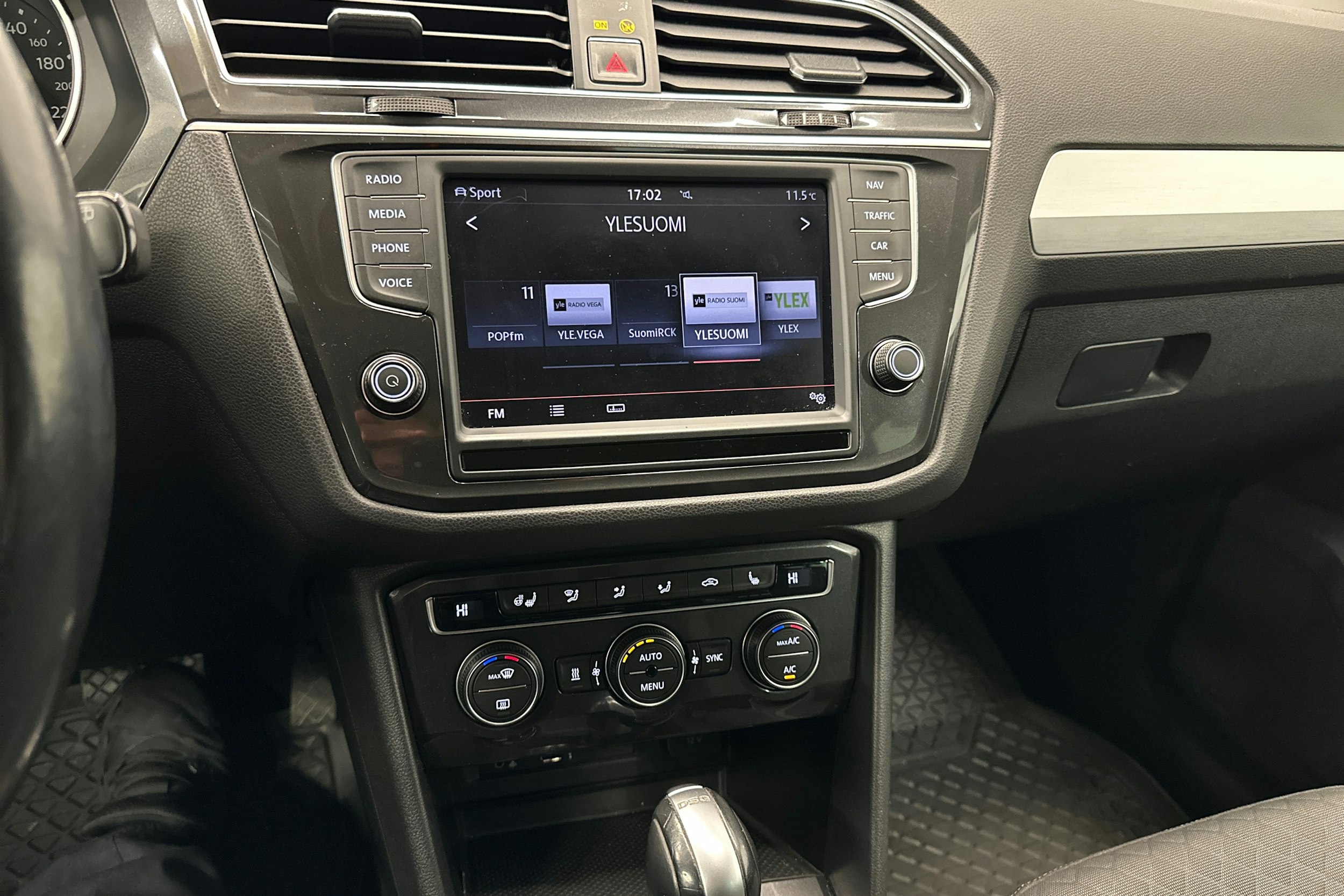 musta Volkswagen Tiguan 2016 kuva 16.