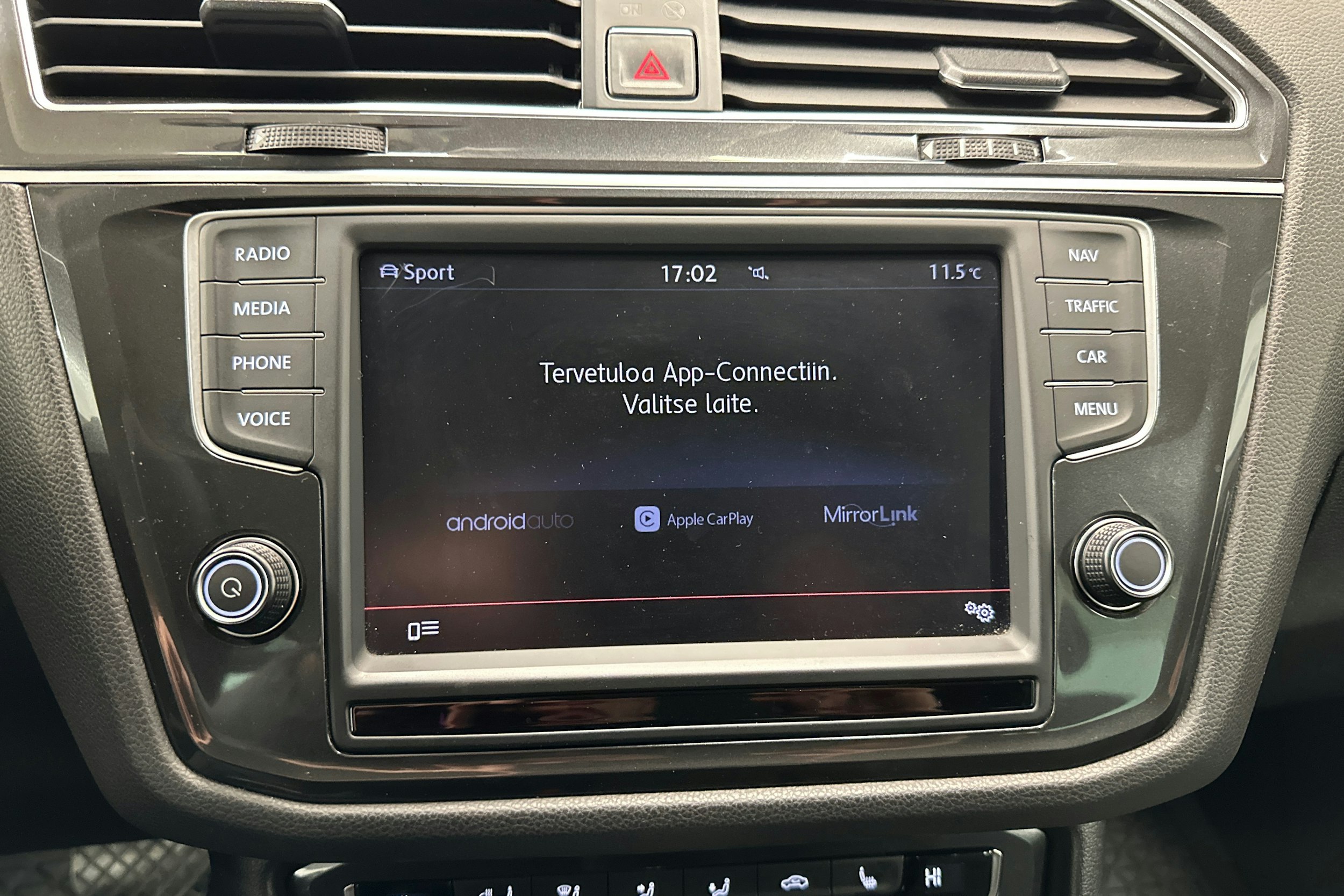 musta Volkswagen Tiguan 2016 kuva 18.