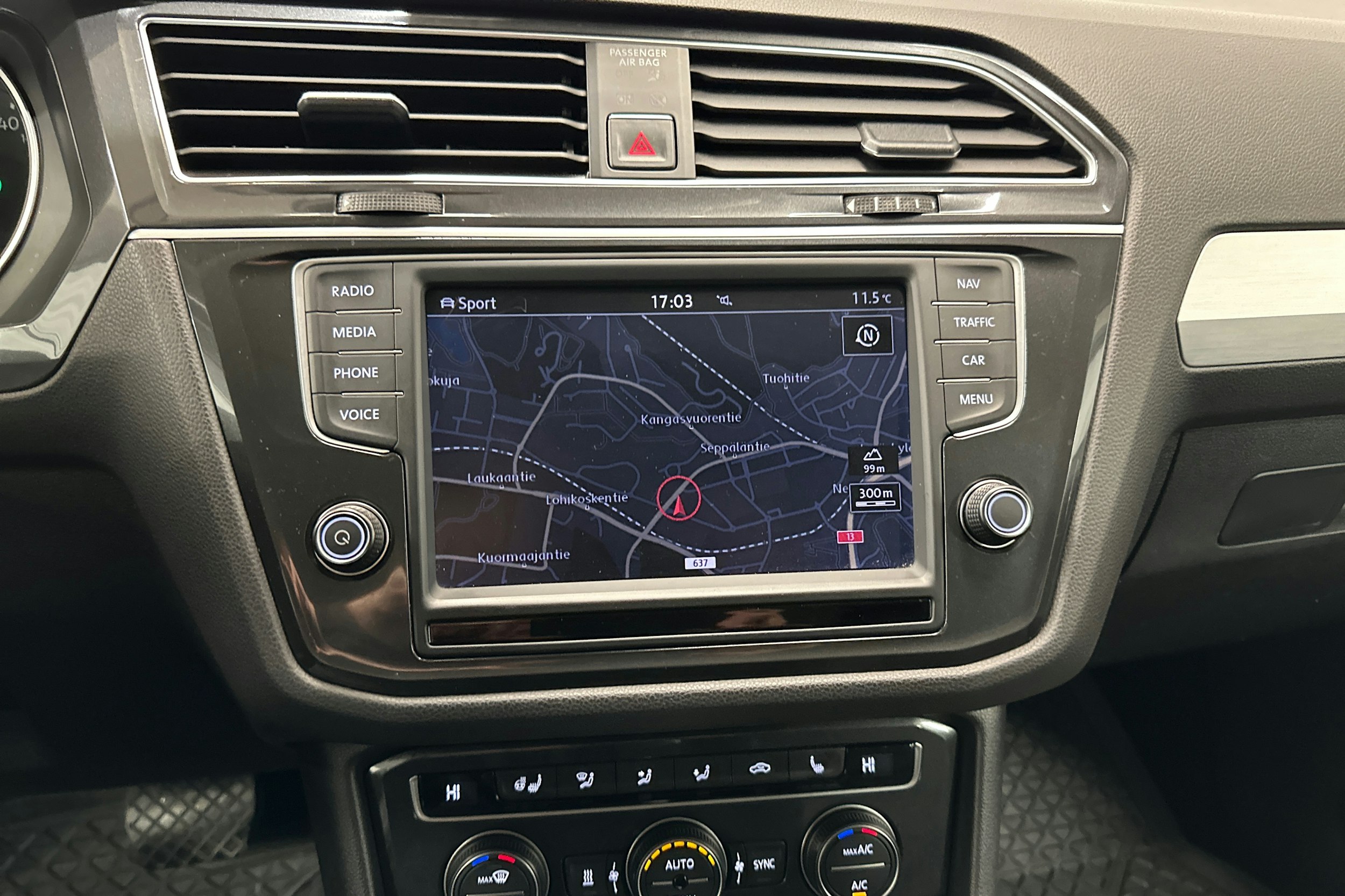 musta Volkswagen Tiguan 2016 kuva 19.