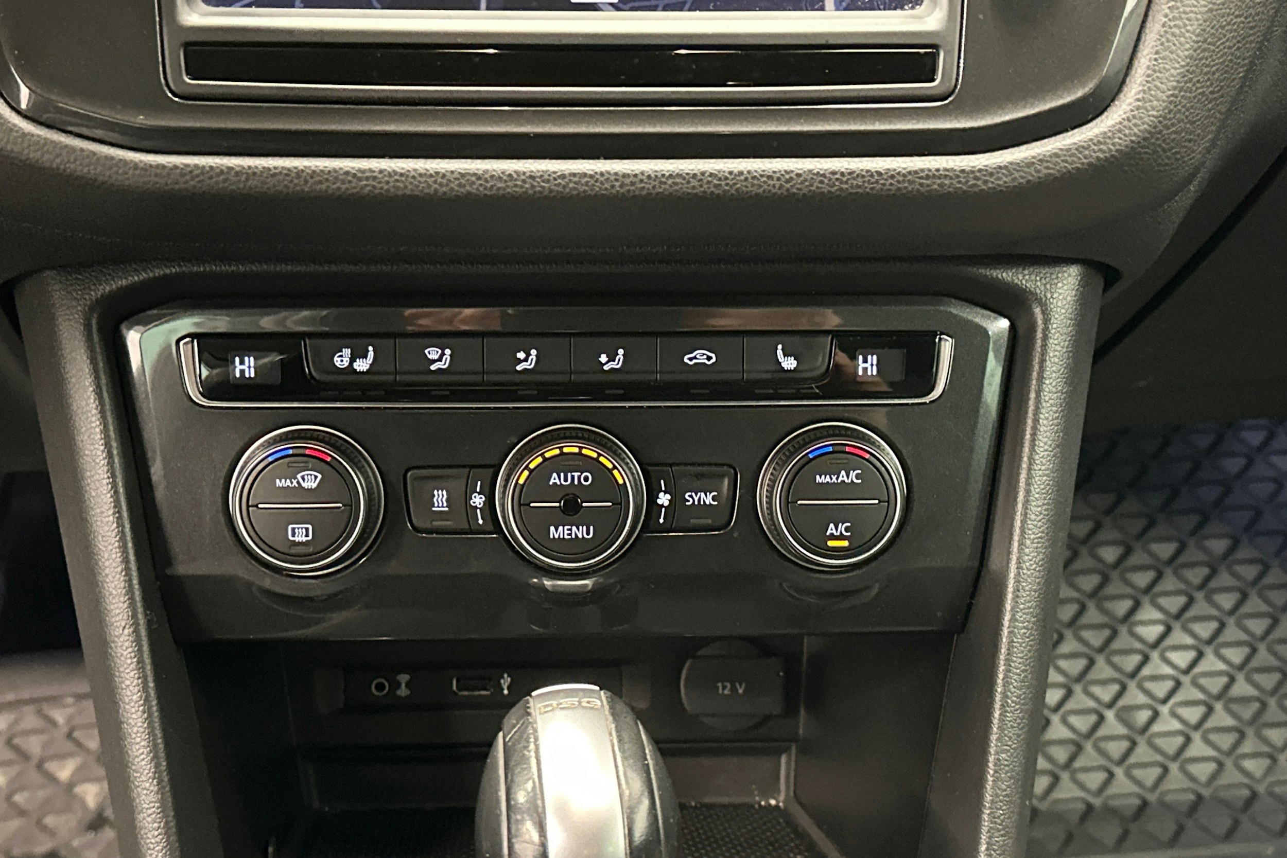 musta Volkswagen Tiguan 2016 kuva 22.