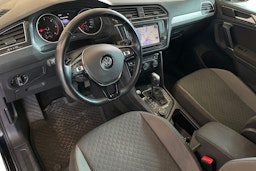 Musta Volkswagen Tiguan 2016 kuva 6.