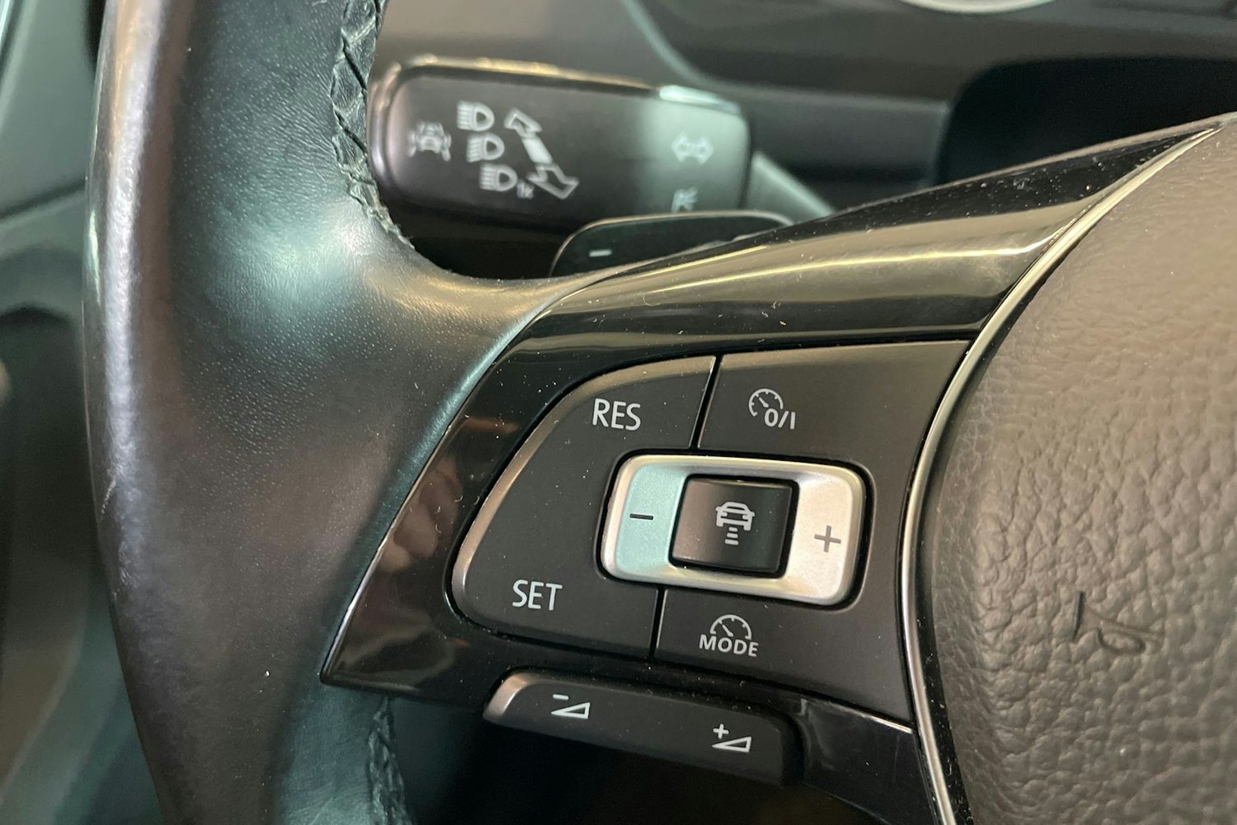 Musta Volkswagen Tiguan 2016 kuva 14.