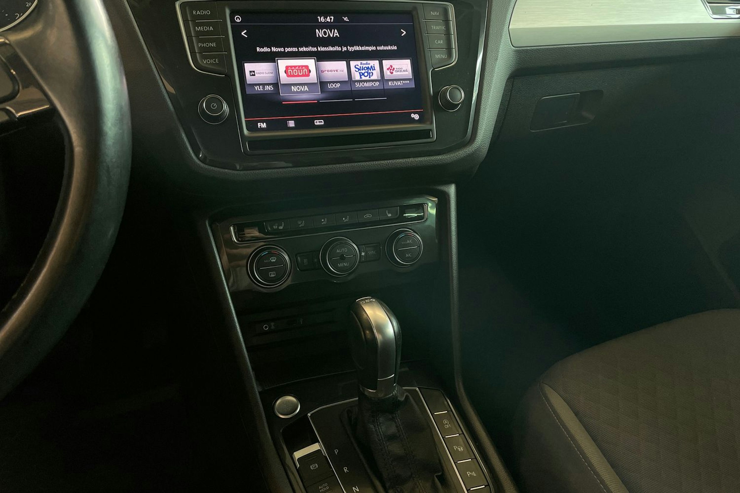 Musta Volkswagen Tiguan 2016 kuva 16.
