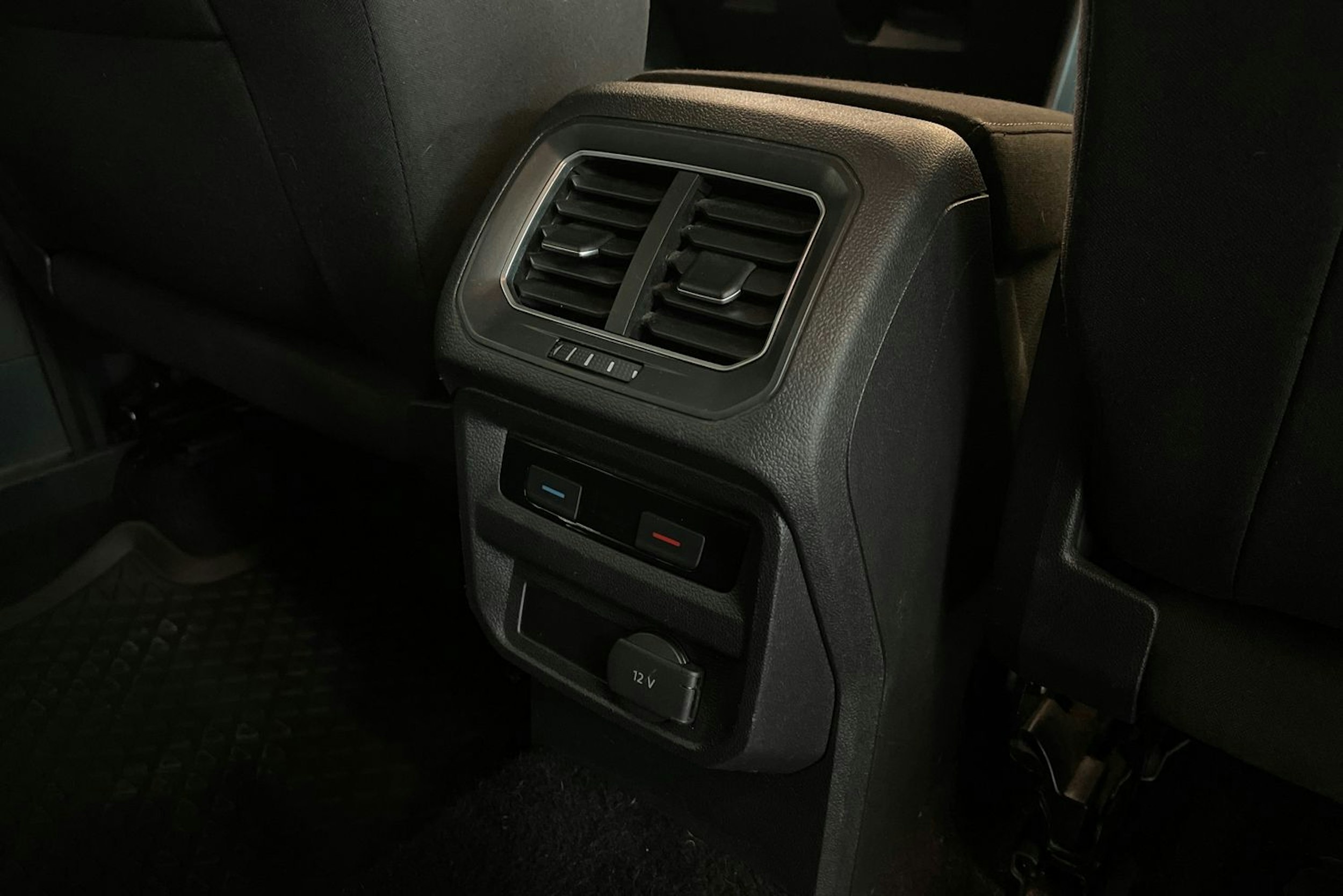 Musta Volkswagen Tiguan 2016 kuva 21.