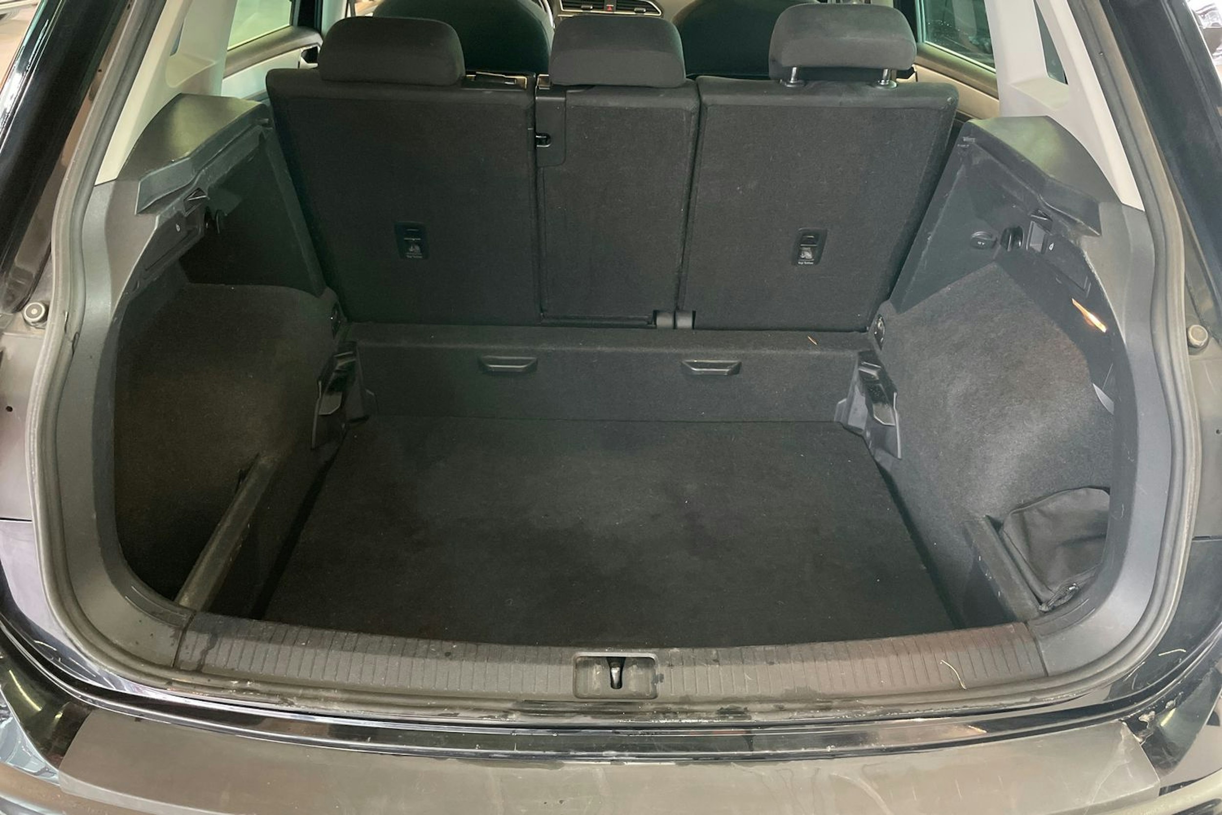 Musta Volkswagen Tiguan 2016 kuva 22.