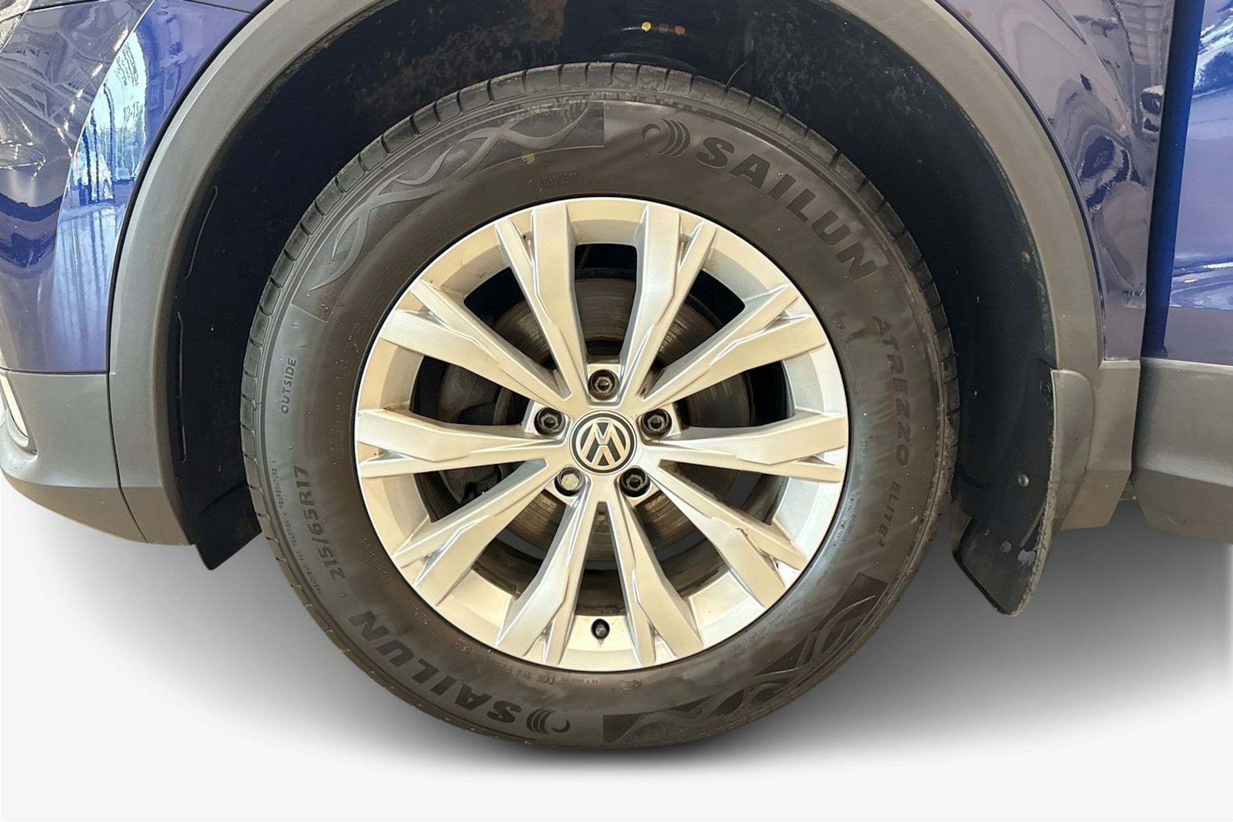 sininen Volkswagen Tiguan 2016 kuva 11.