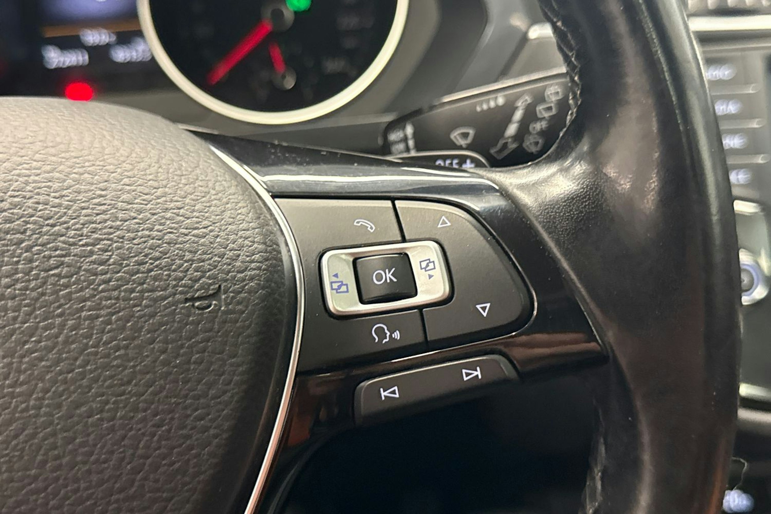 sininen Volkswagen Tiguan 2016 kuva 16.