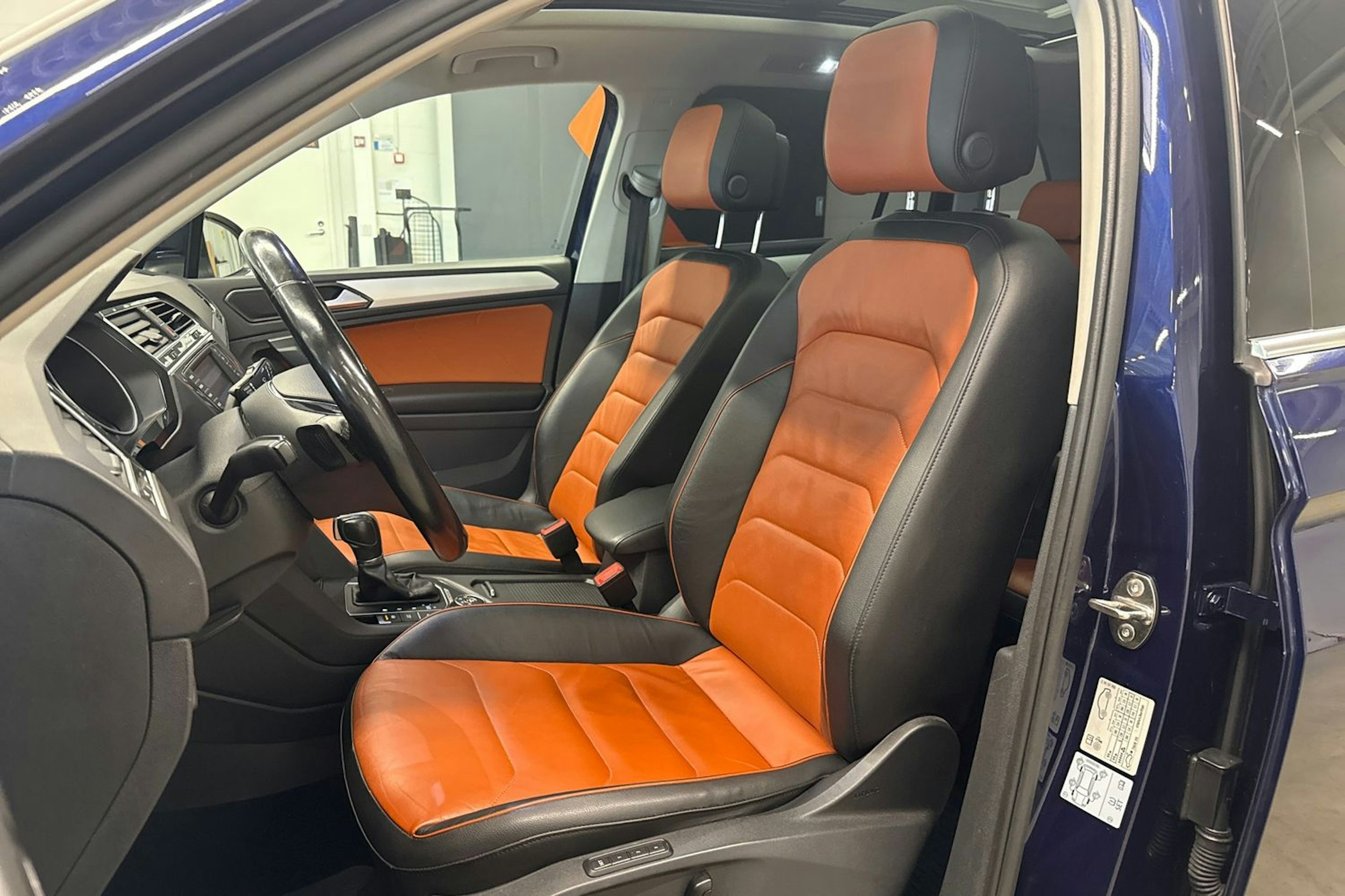 sininen Volkswagen Tiguan 2016 kuva 23.