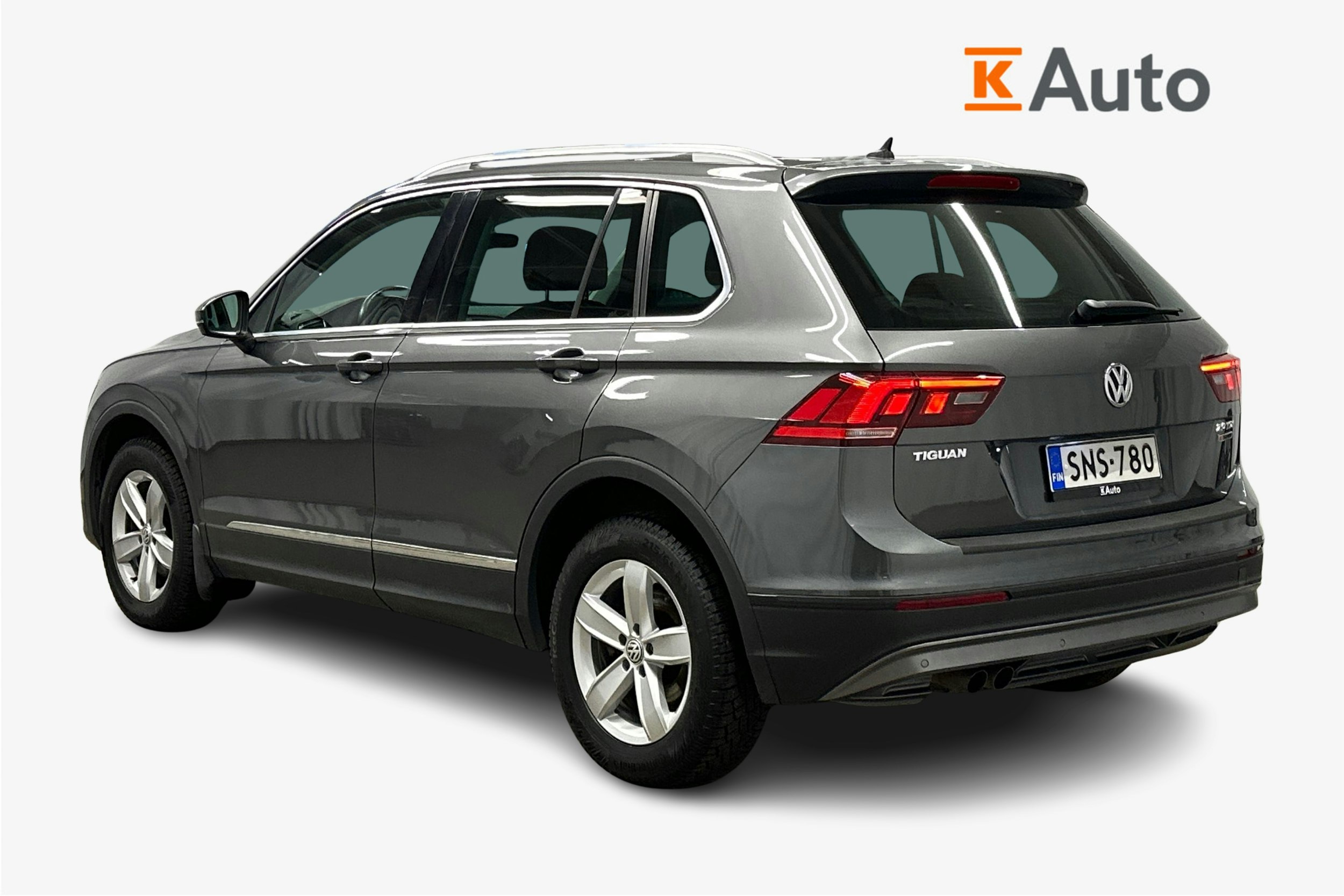 harmaa Volkswagen Tiguan 2016 kuva 2.